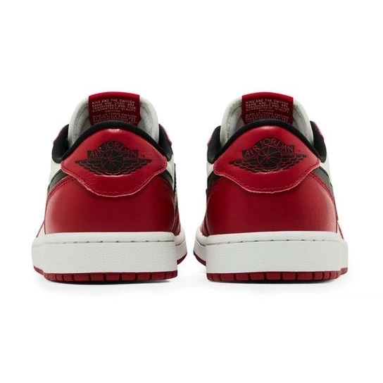 Air Jordan 1 Retro Low OG Chicago 2025