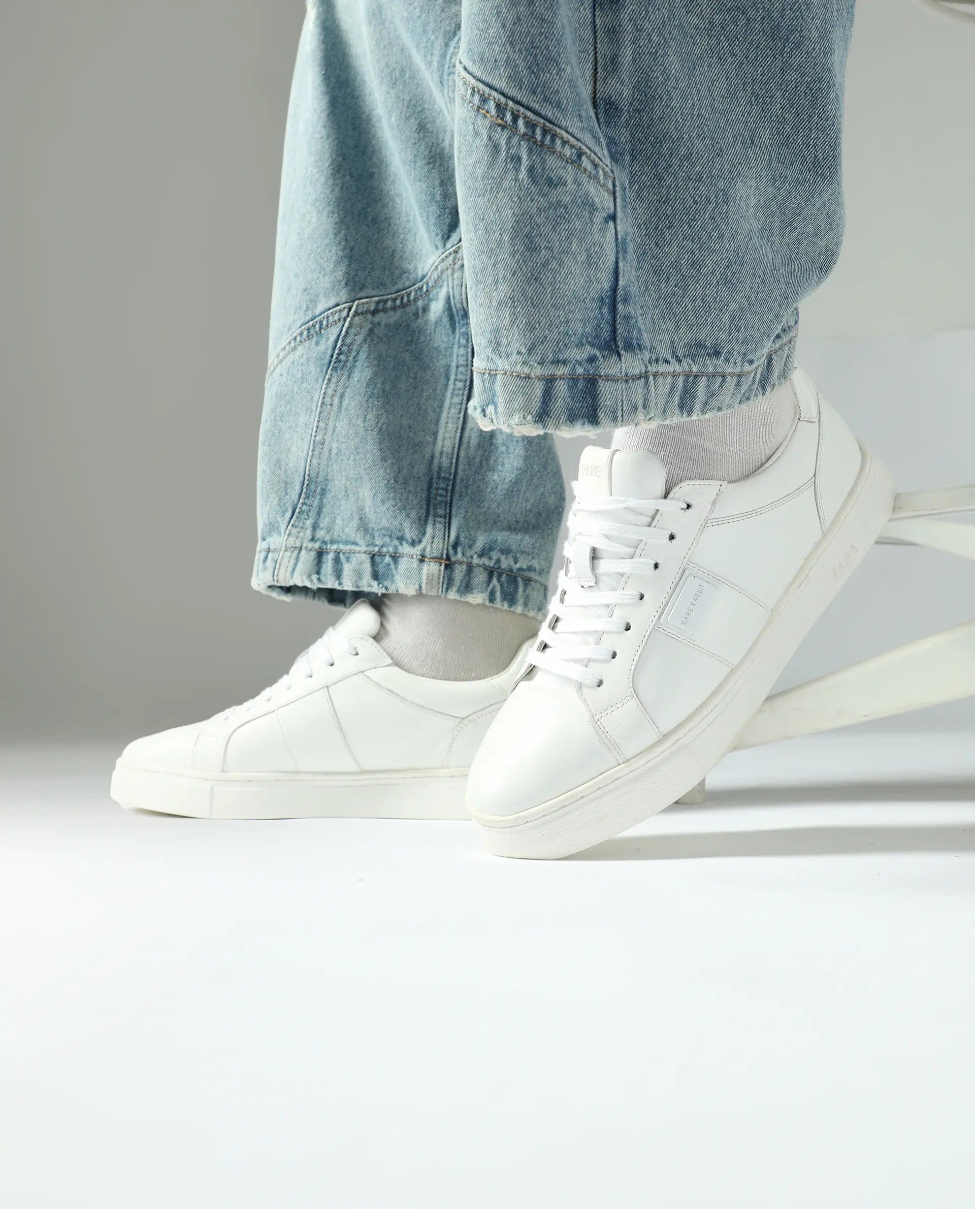 RAREZ Rare Rabbit Men's Alden White Leather Fabric Sneaker