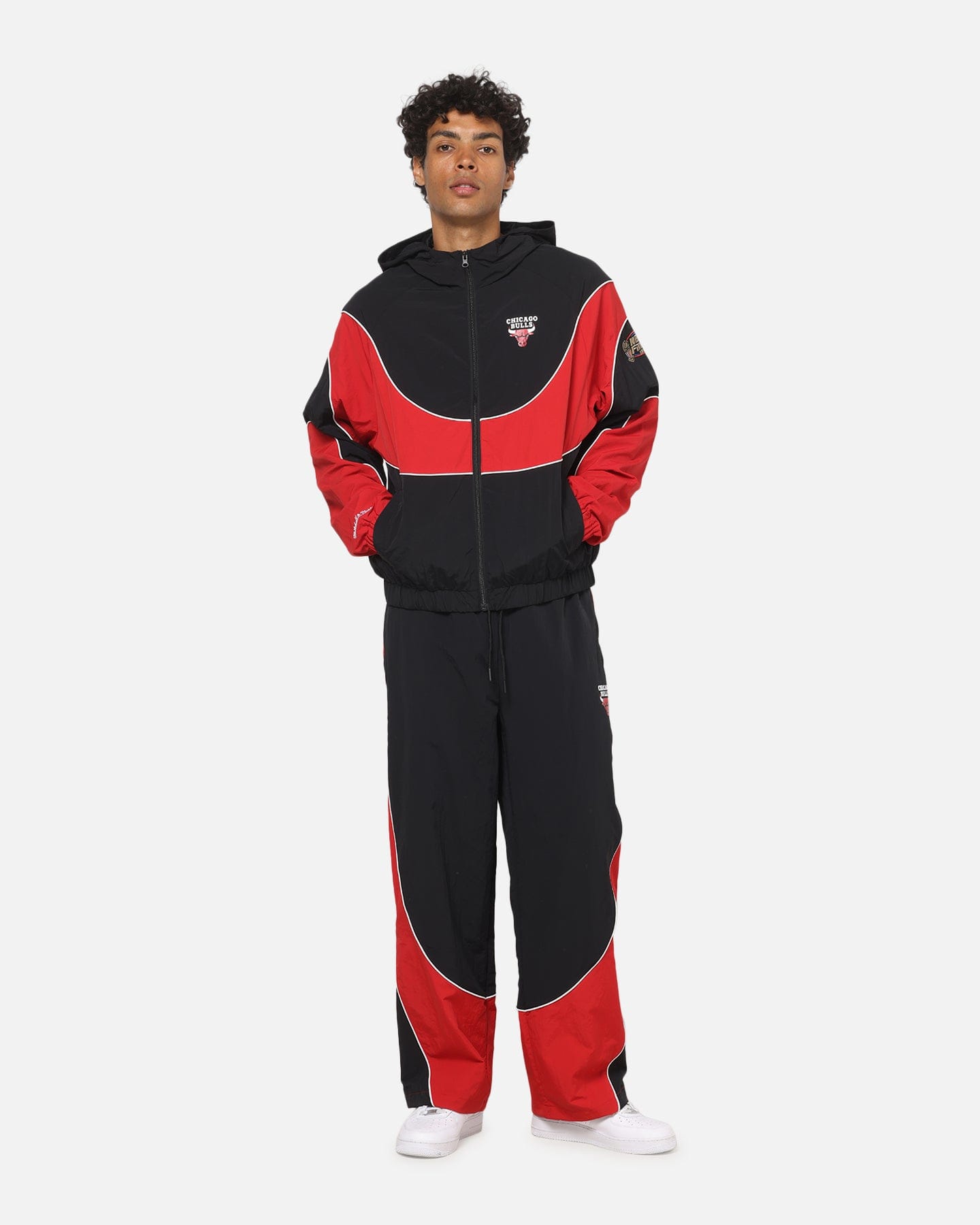 Mitchell & NESS Chicago Bulls Nylon Tracksuit Jacket Black/Red