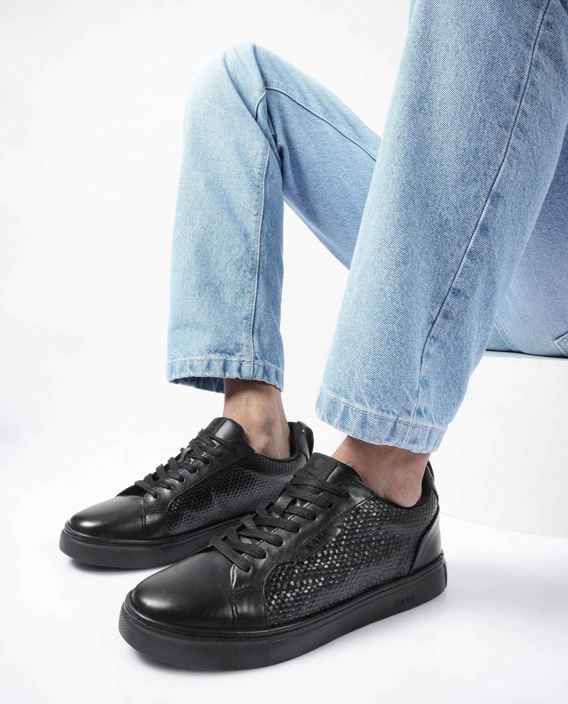 RAREZ Rare Rabbit Mens Rapso Black Round Toe Low - Top Embossed Lace - Up Sneaker Shoes