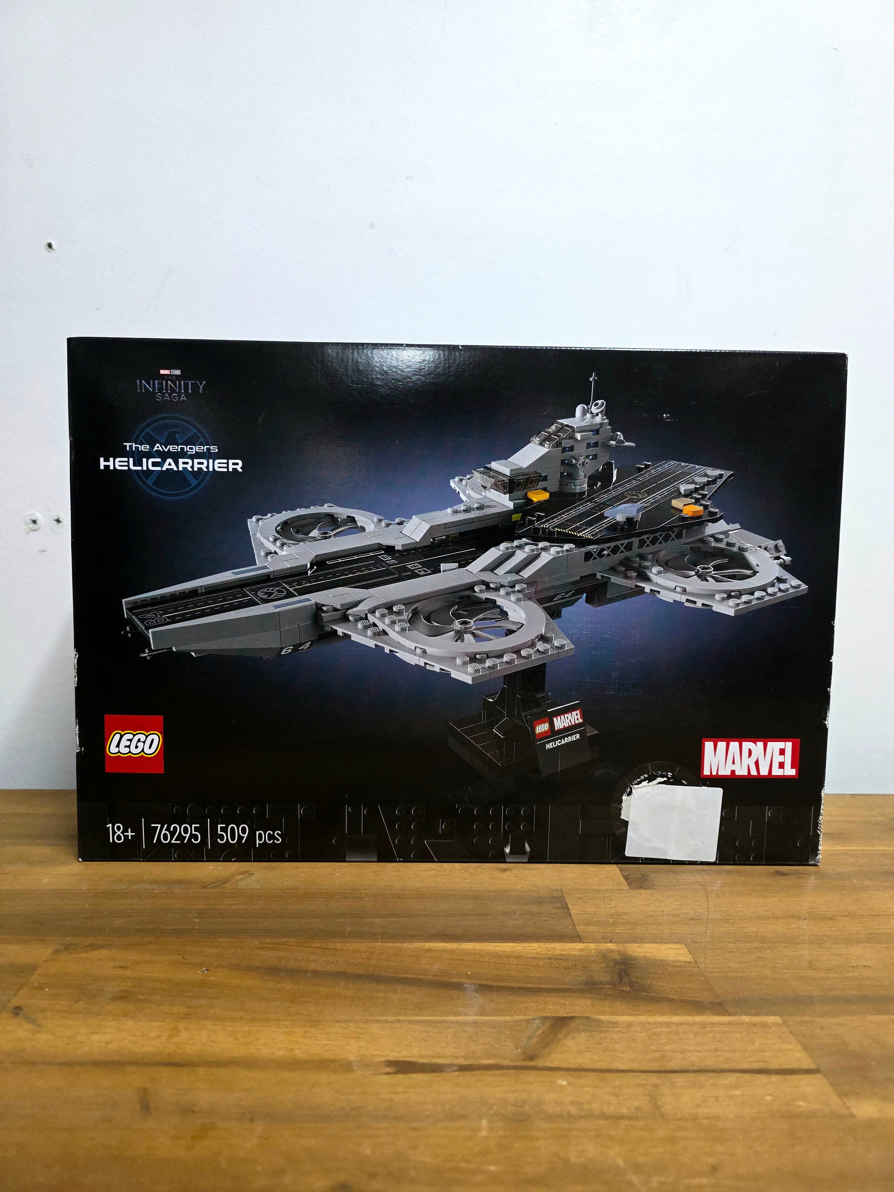 LEGO The Avengers Helicarrier 76295 (Shelf Wear)