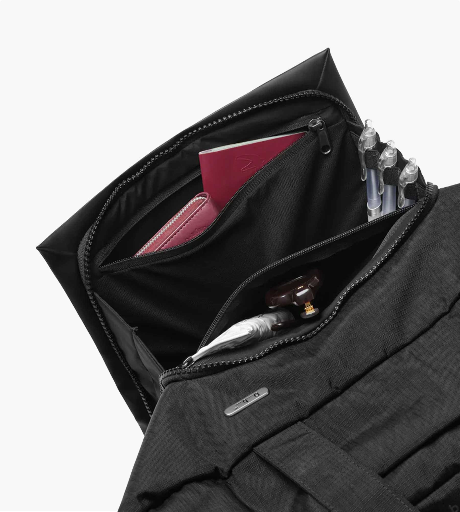 D__b__™ Entour Tote 22 l Black Out
