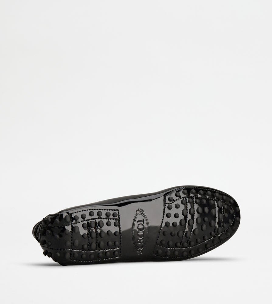 Tod's Tods Gommino Driving Shoes In Patent Leather Black Womens