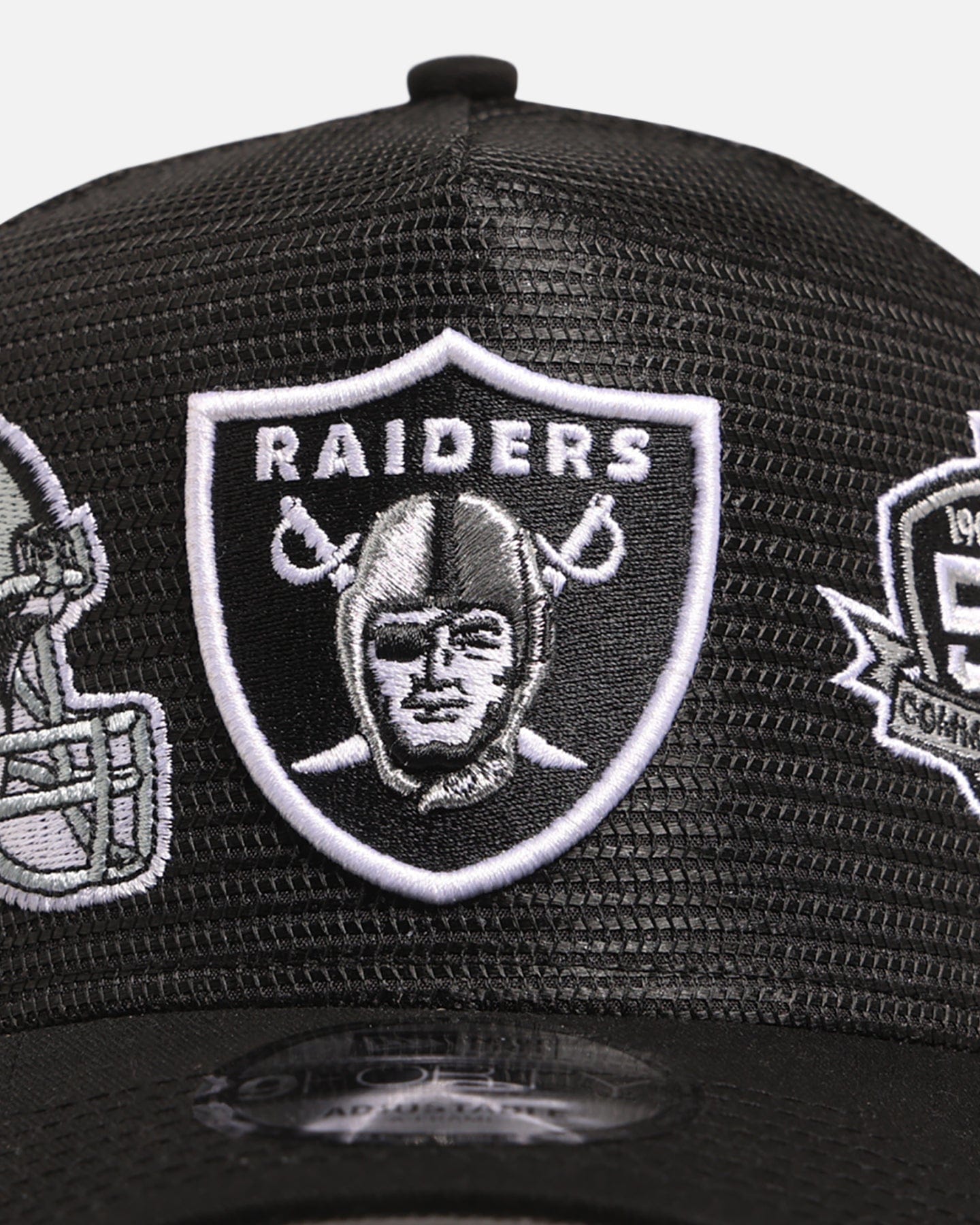 New Era Las Vegas Raiders Mesh Crown All Over Logos 9FORTY A - Frame Snapback Official Team Colour