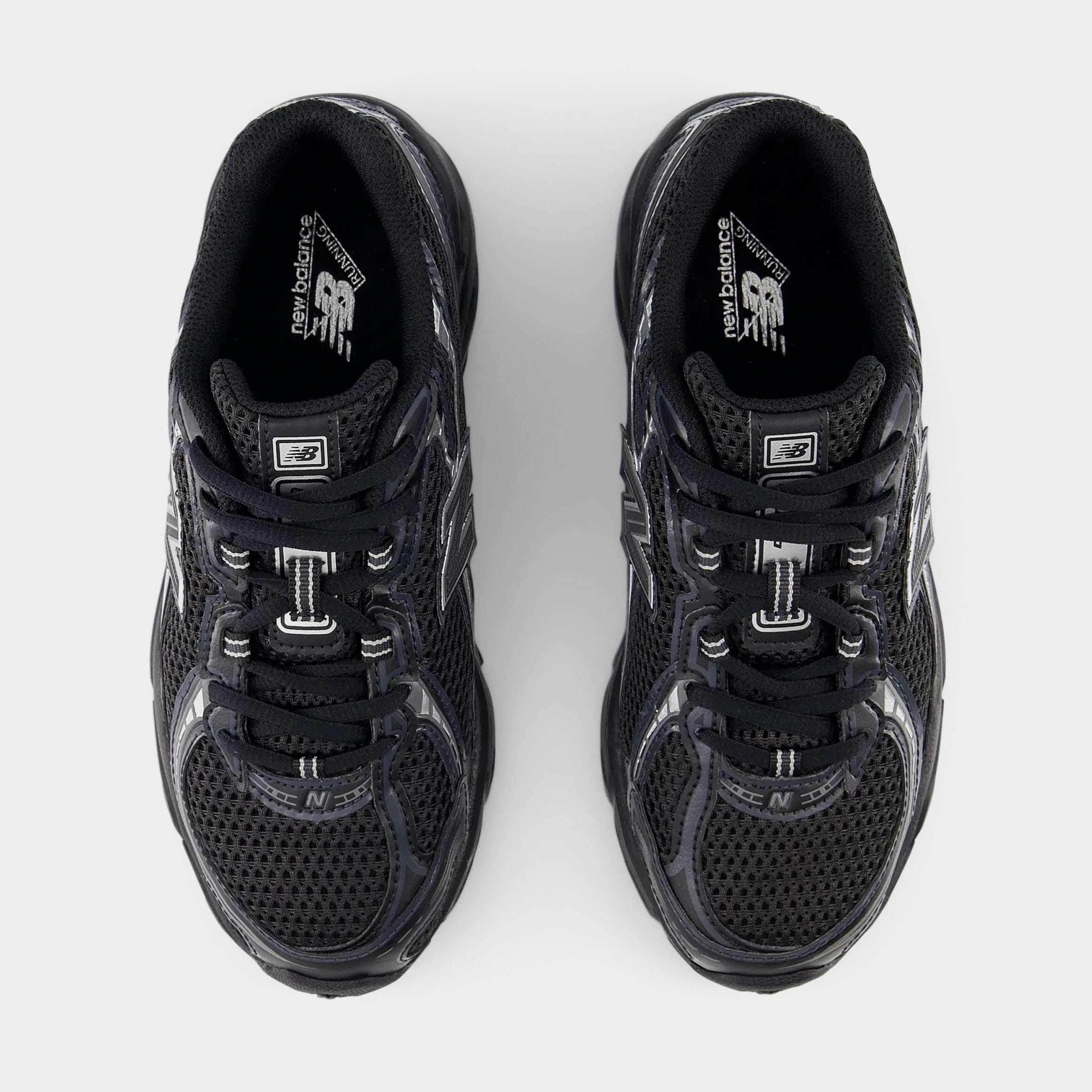 Newbalance 740 Grade School Running Shoes (Black/Silver Metallic)