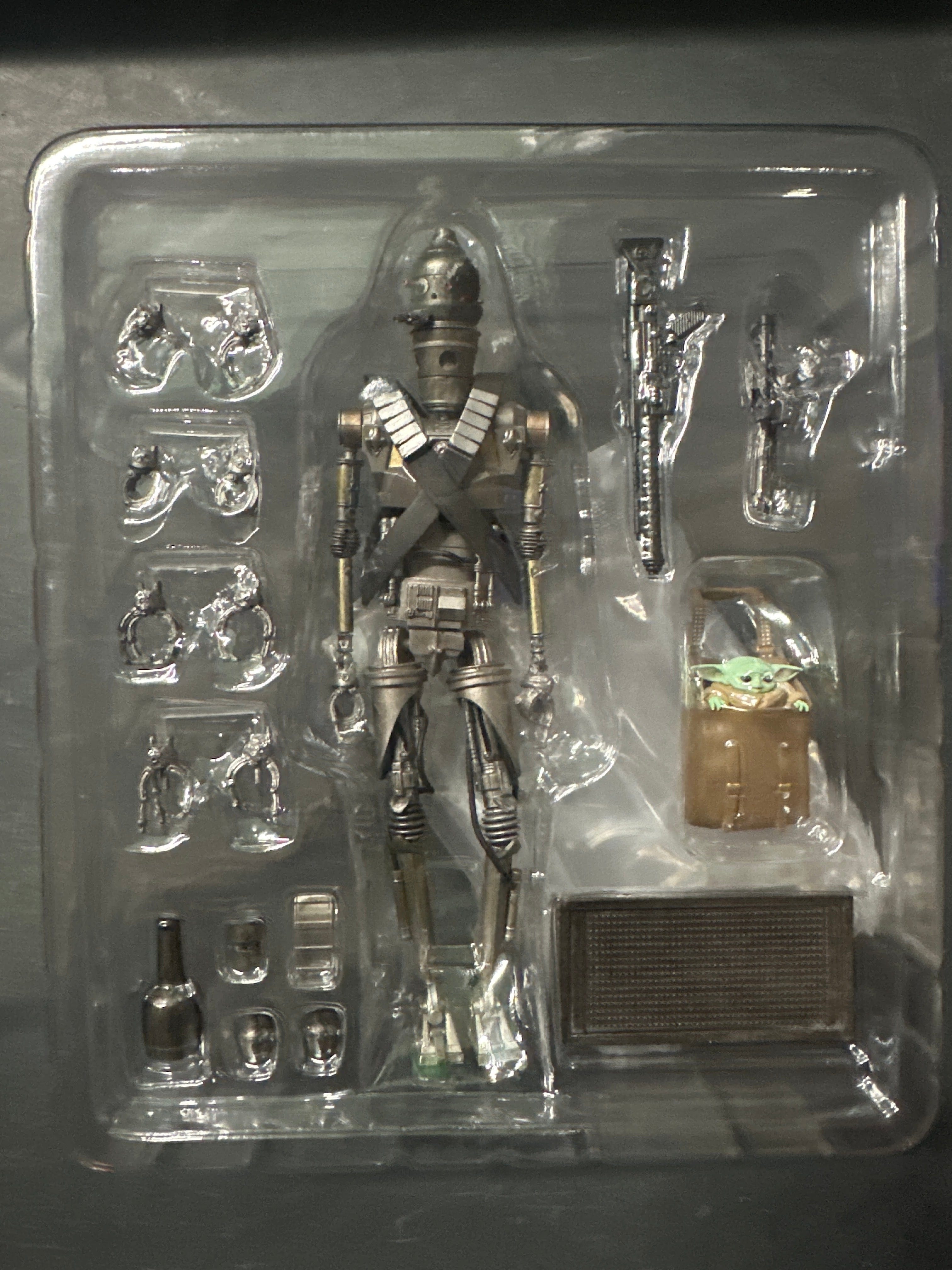 Medicom Toy **Open Box**MAFEX The Mandalorian IG - 11 158 Action Figure