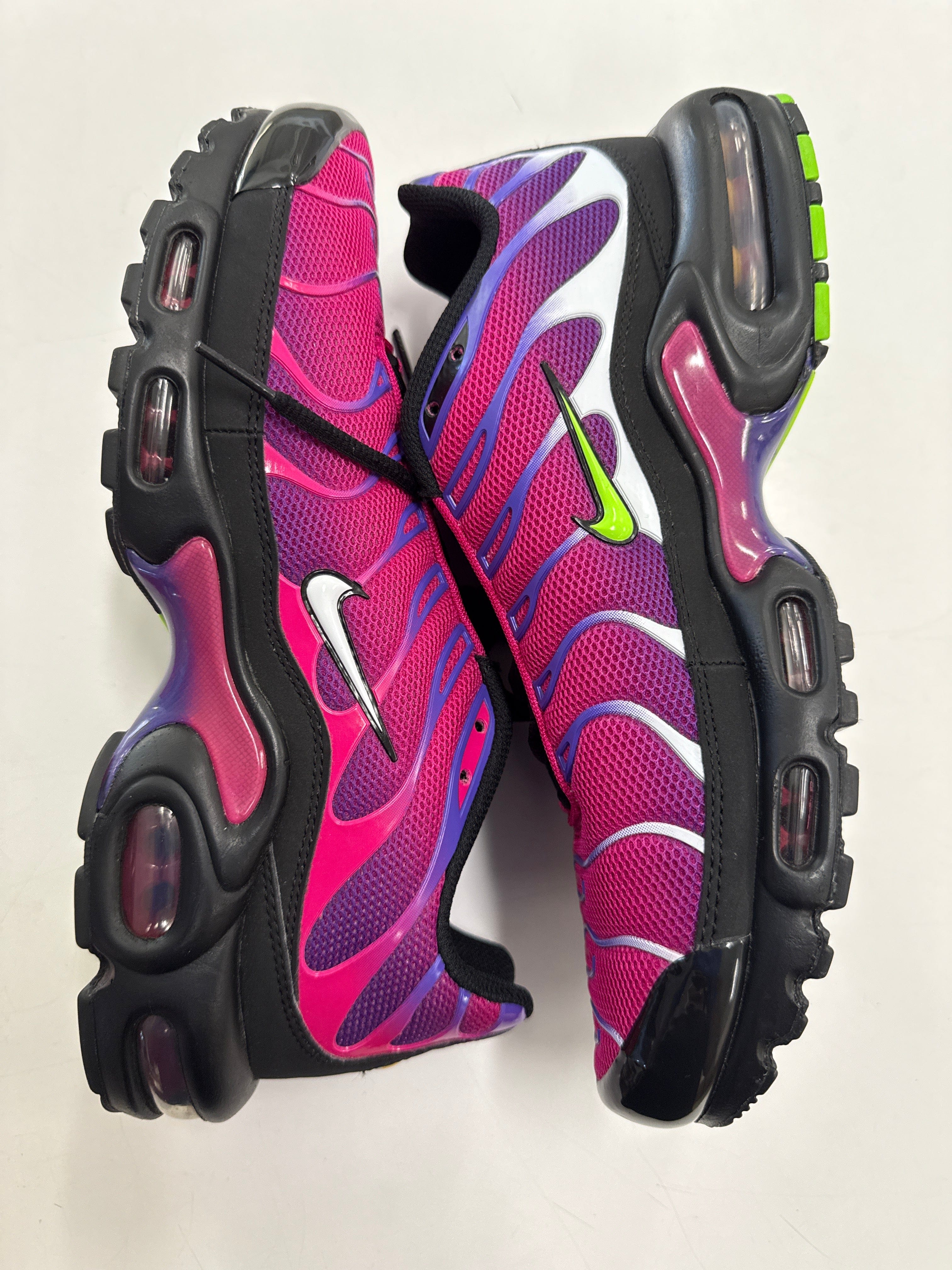 AIR MAX PLUS REBELLIOUS AIR FIREBERRY - SIZE 9 (WORN)