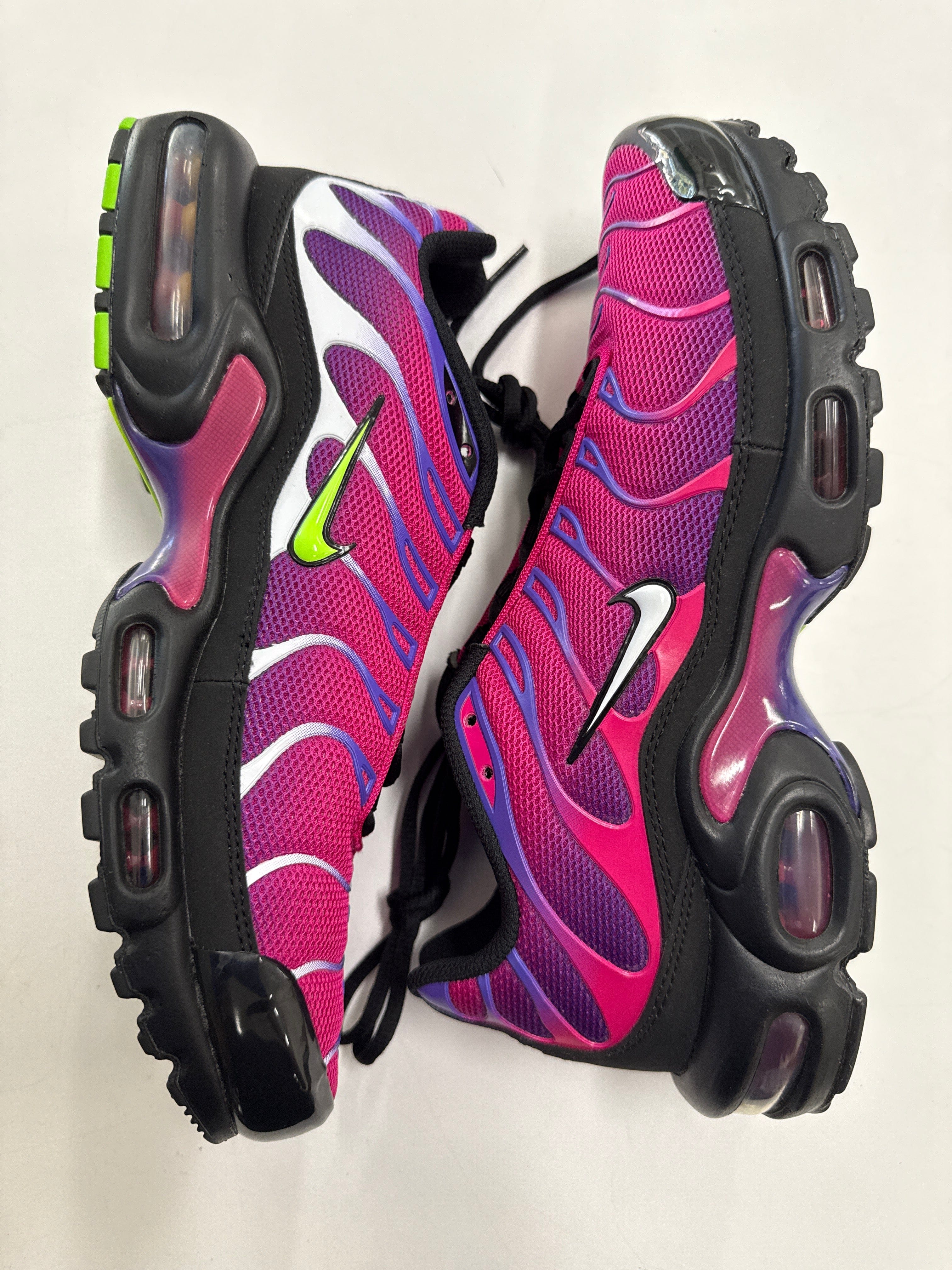 AIR MAX PLUS REBELLIOUS AIR FIREBERRY - SIZE 9 (WORN)