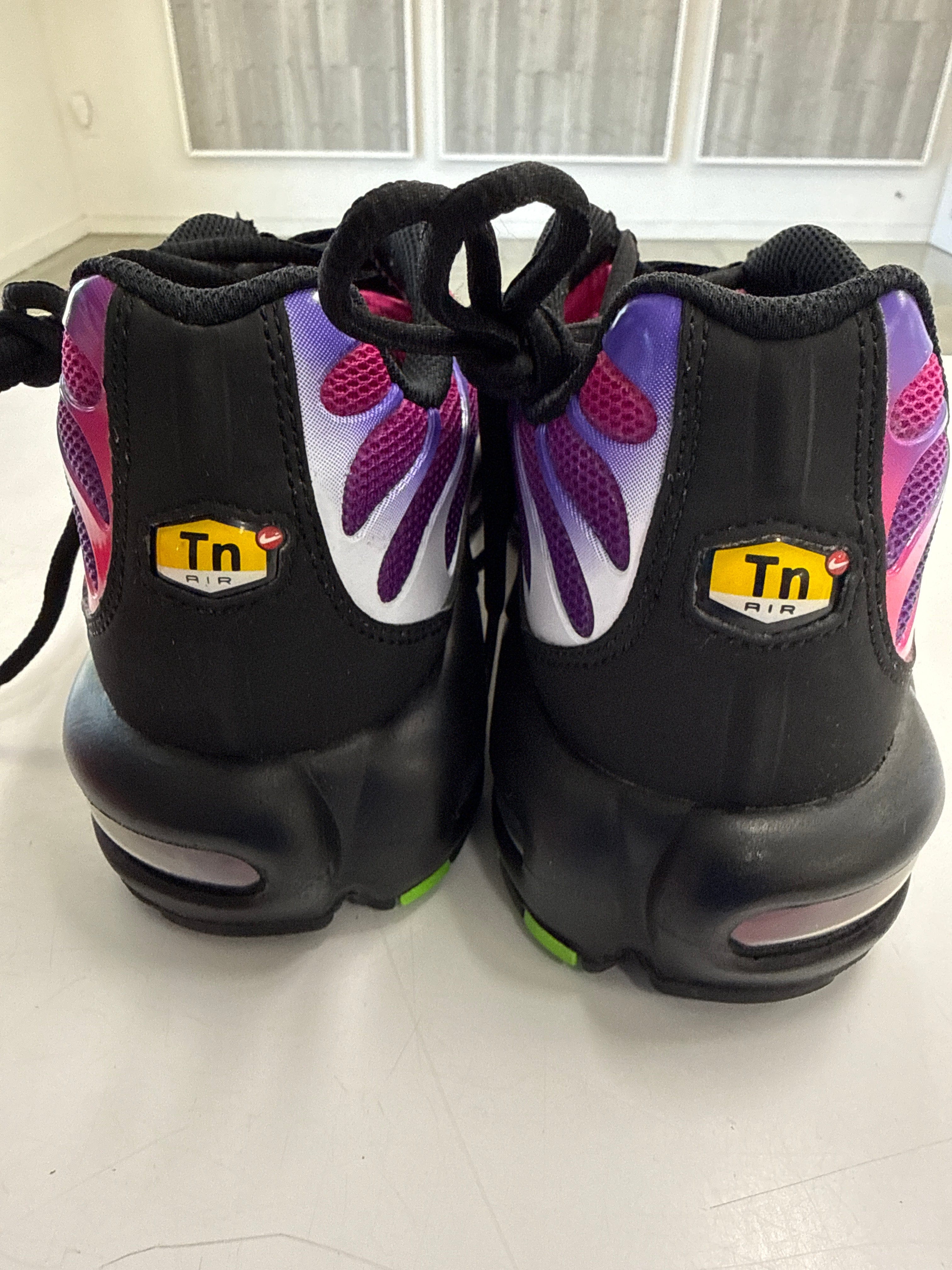 AIR MAX PLUS REBELLIOUS AIR FIREBERRY - SIZE 9 (WORN)