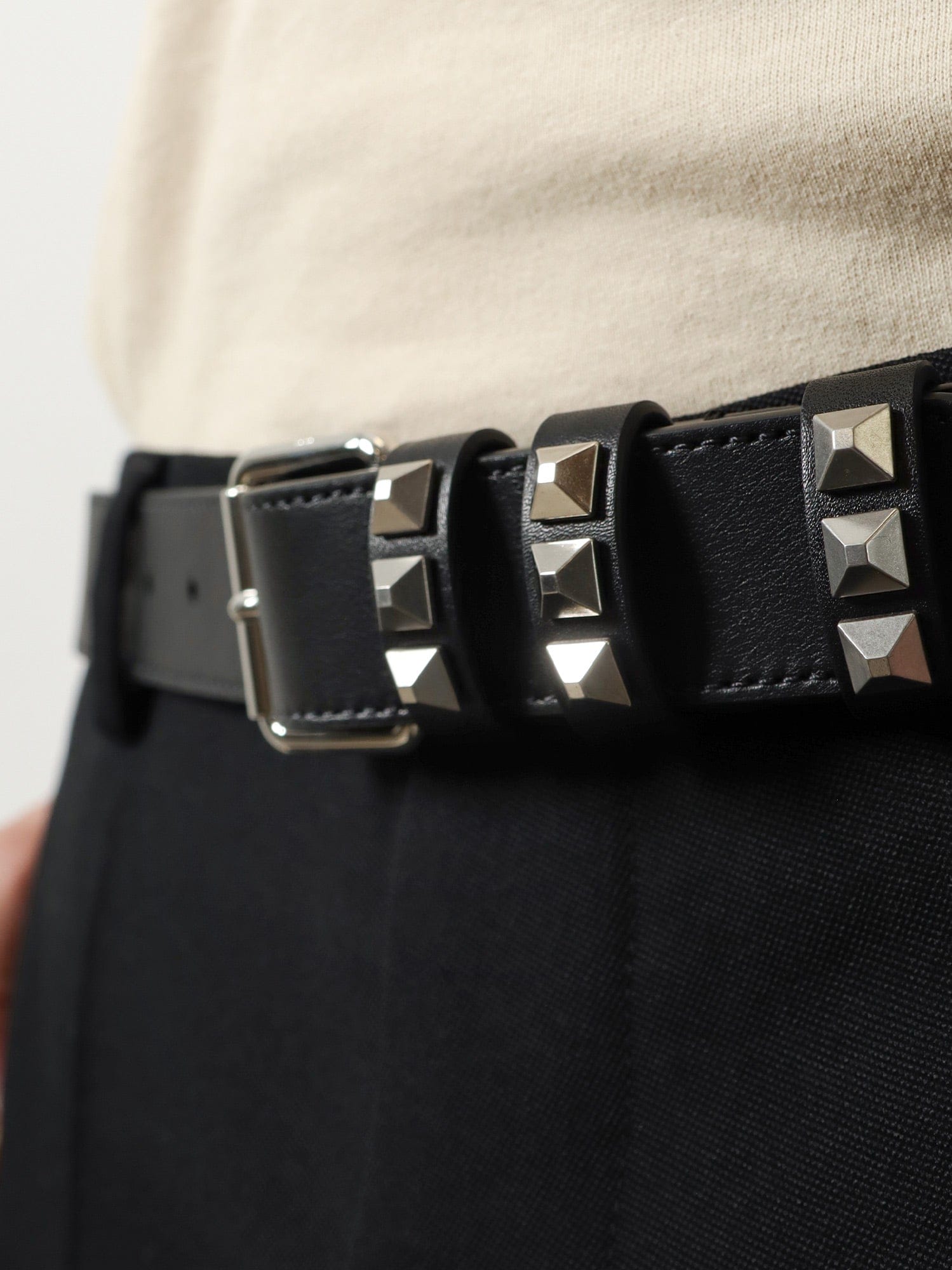 Valentino Garavani Flaneuse leather belt with iconic studs