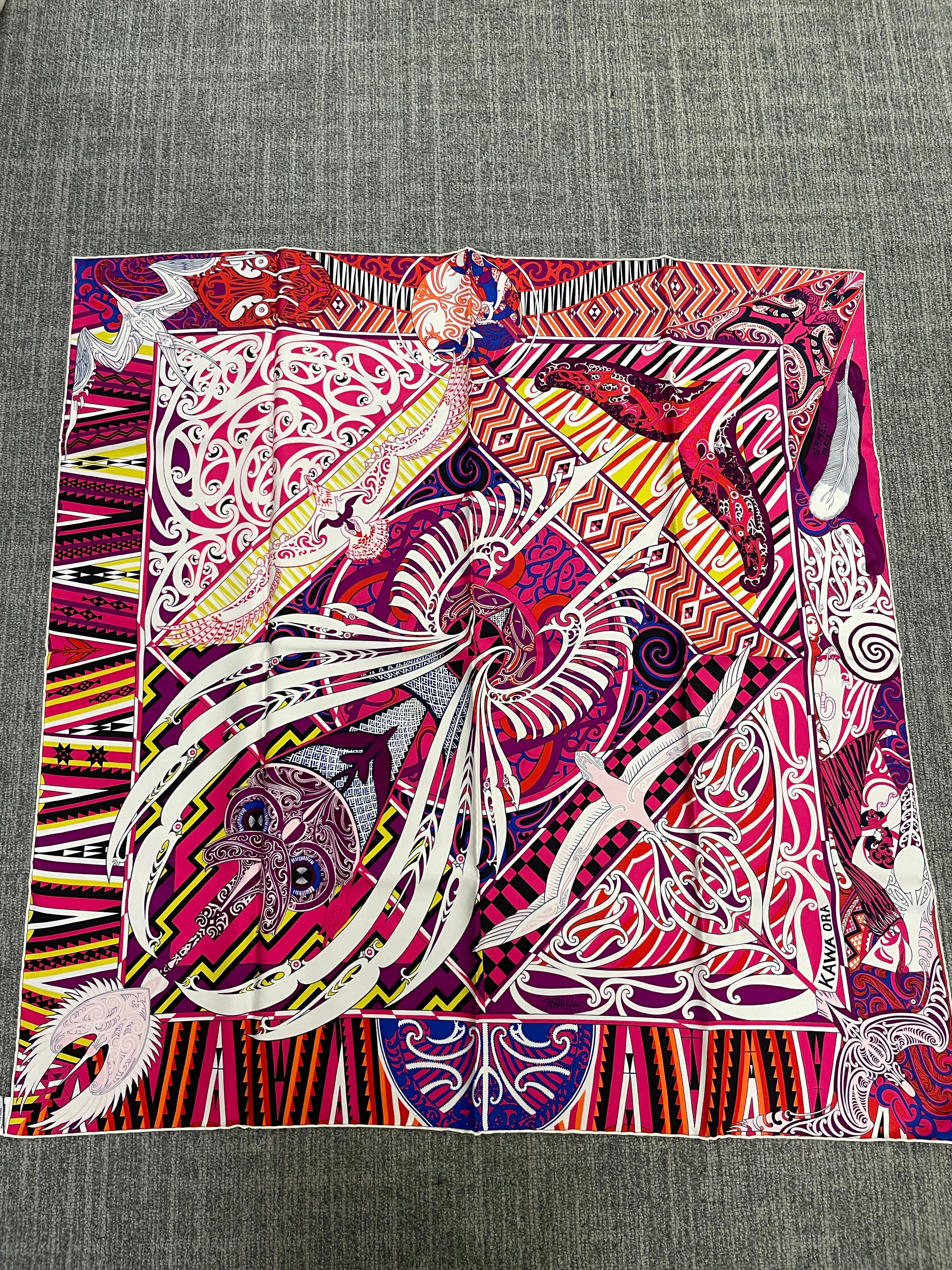 Hermès Silk 90 - 12 – Vivid Abstract Swirls in Magenta, Orange, and Pink ALC3493
