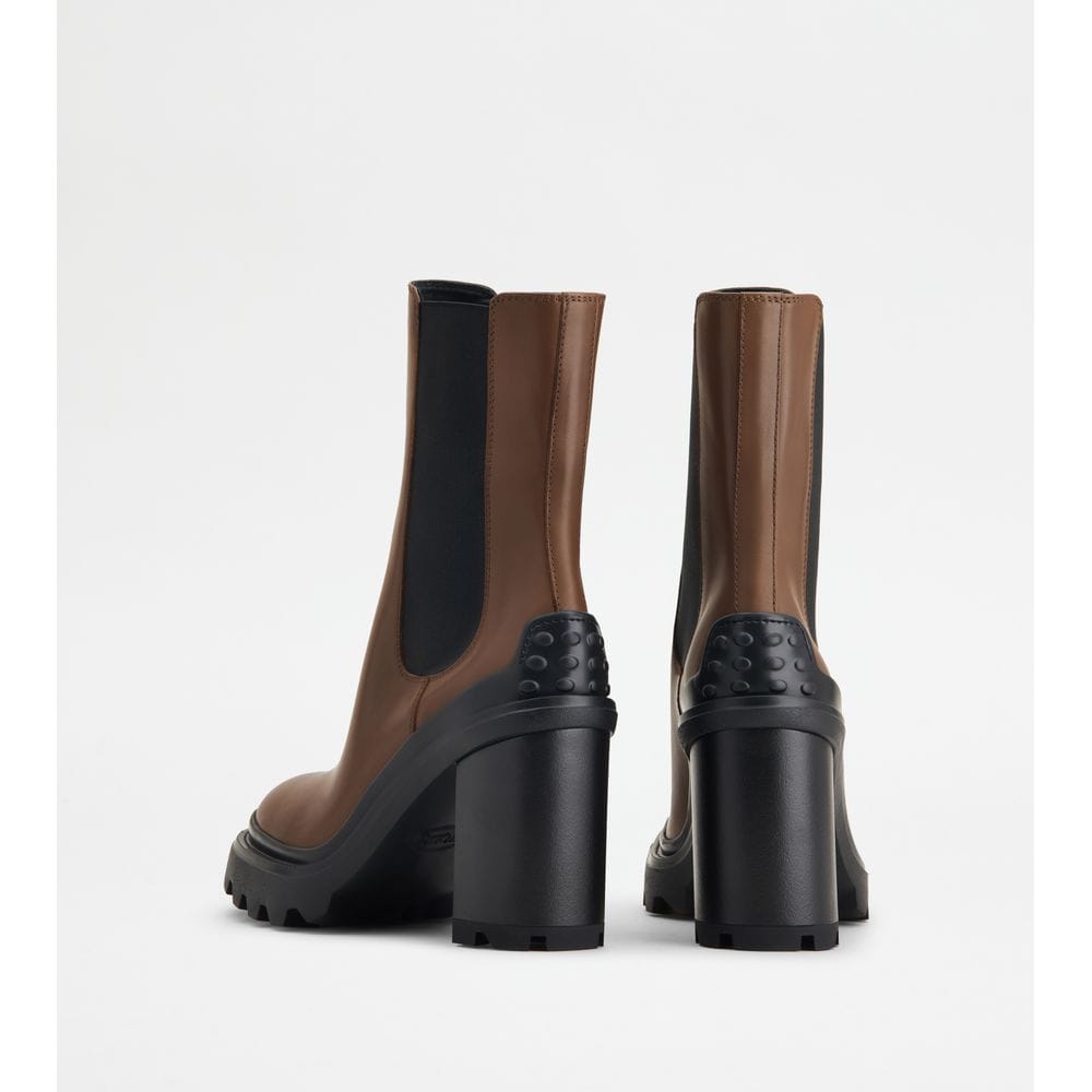 Tod's Tods Ankle Boots In Leather Brown Womens