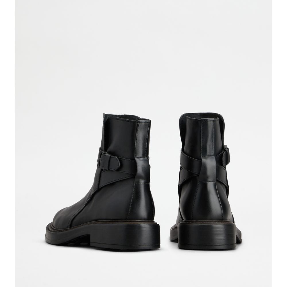 Tod's Tods Ankle Boots In Leather Black Mens