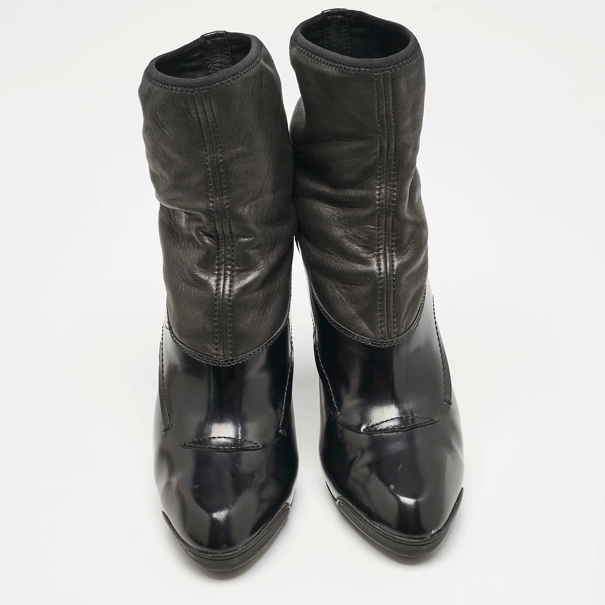 Tod's Black Leather Ankle Length Boots