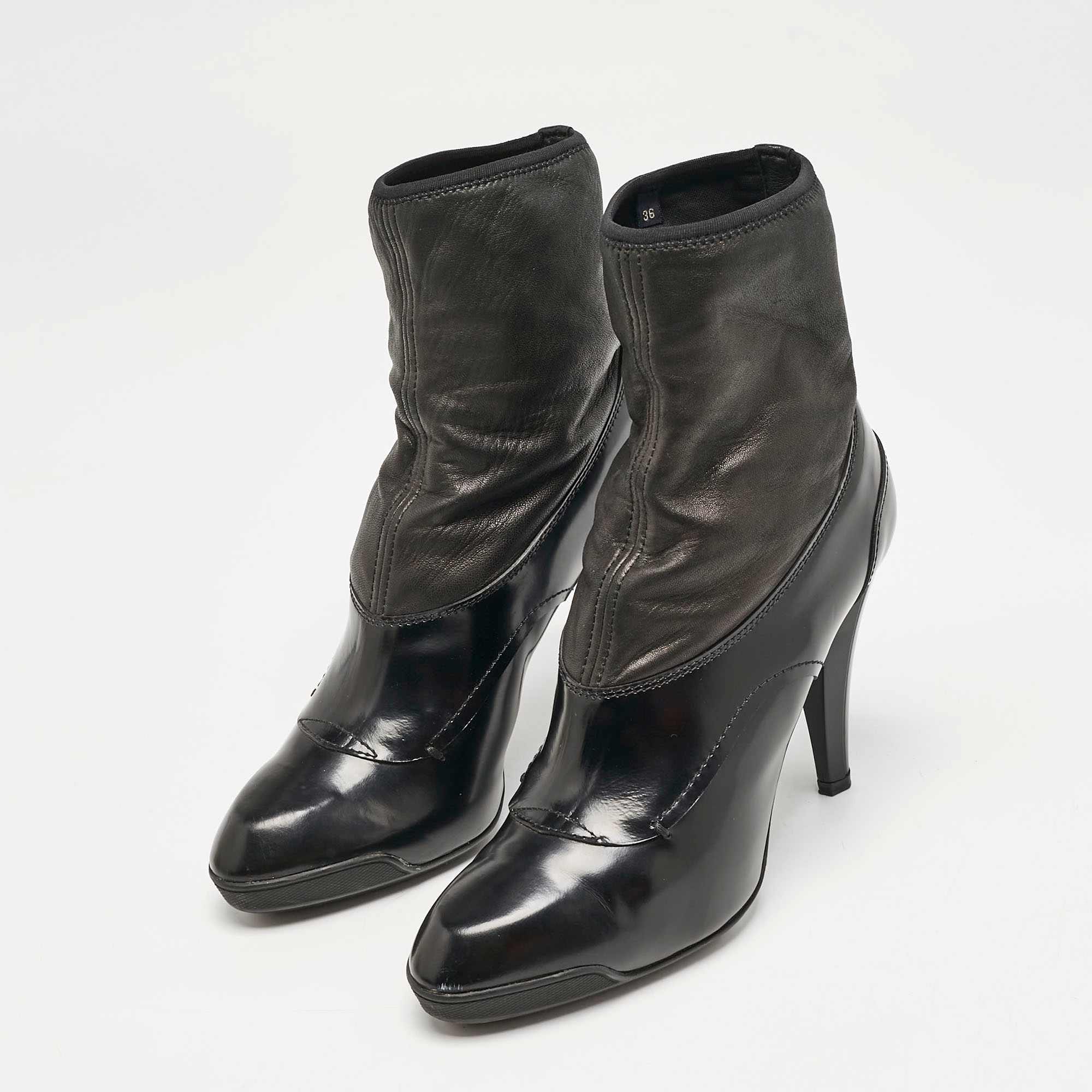 Tod's Black Leather Ankle Length Boots