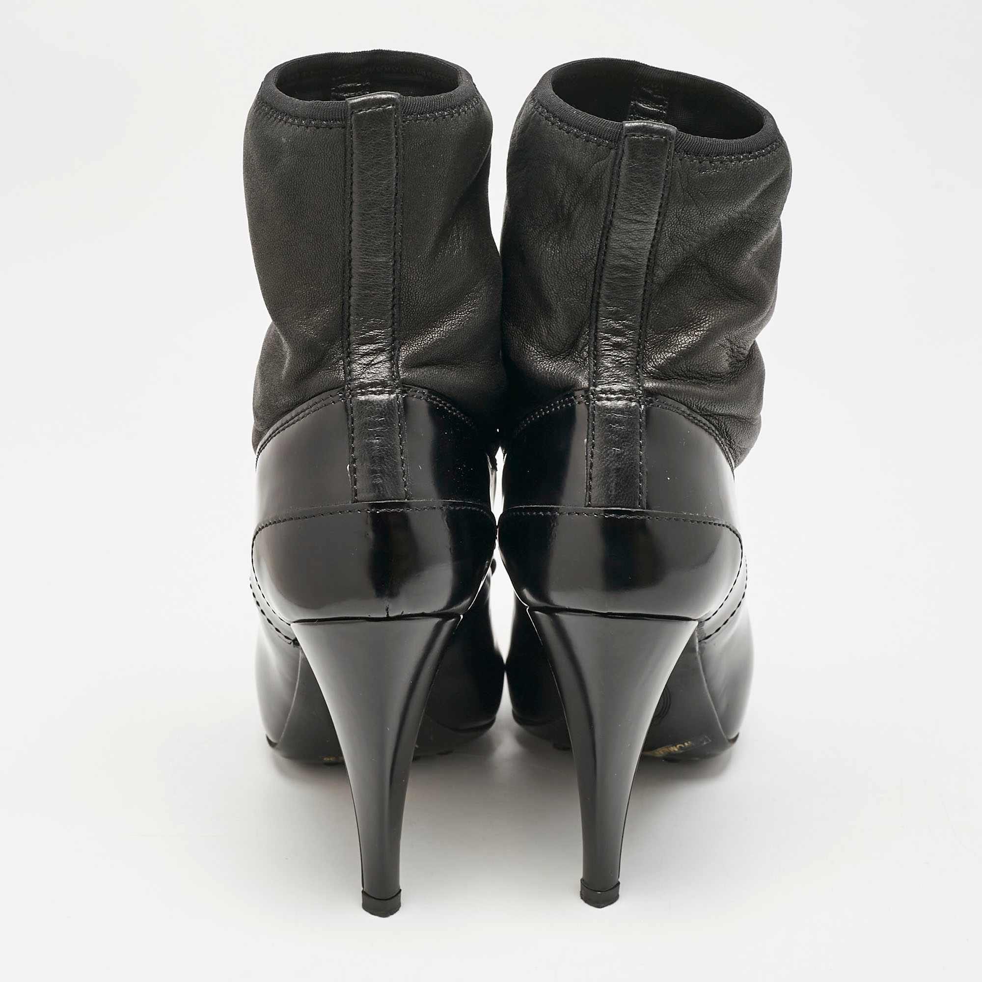 Tod's Black Leather Ankle Length Boots