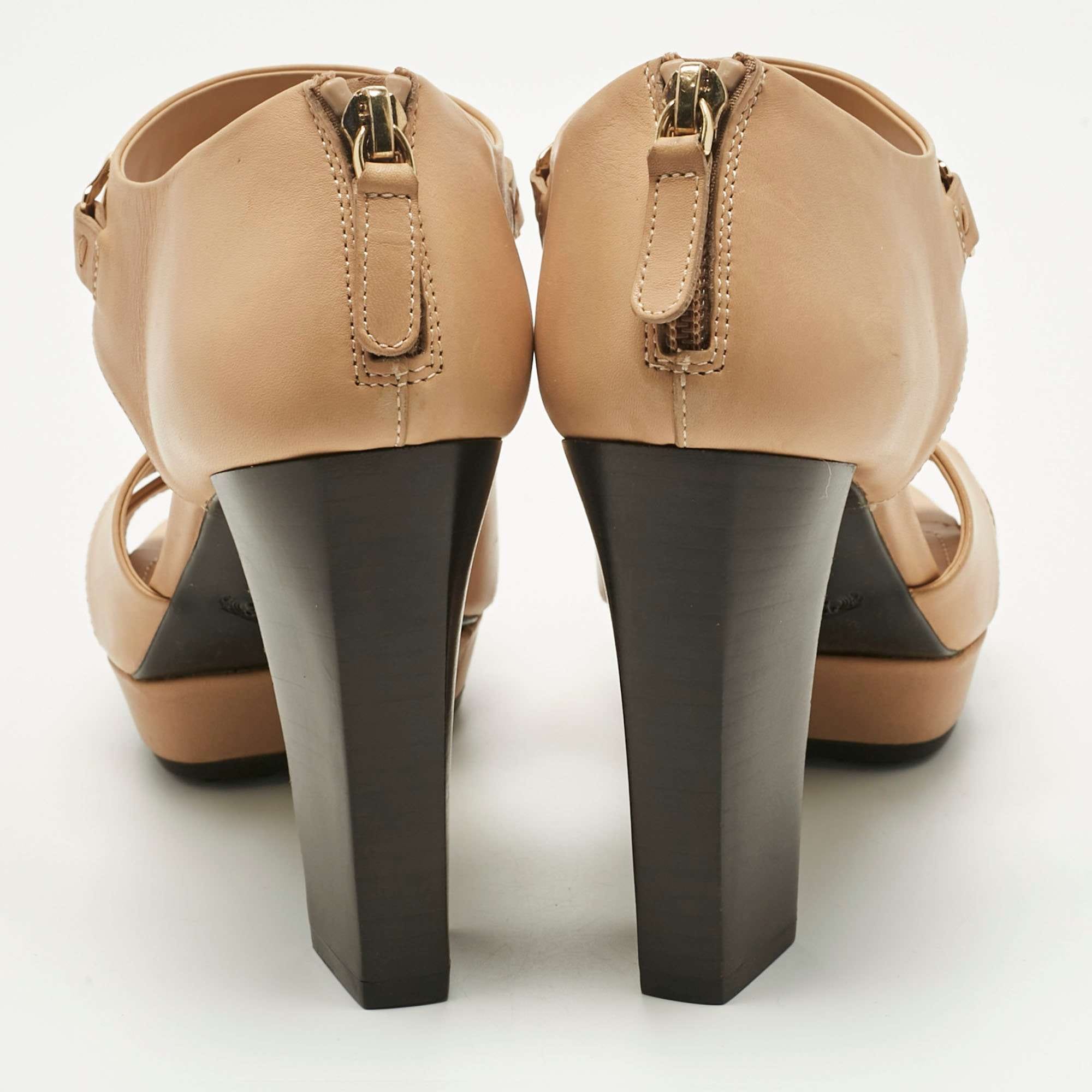 Tod's Beige Leather Chainlink Sandals