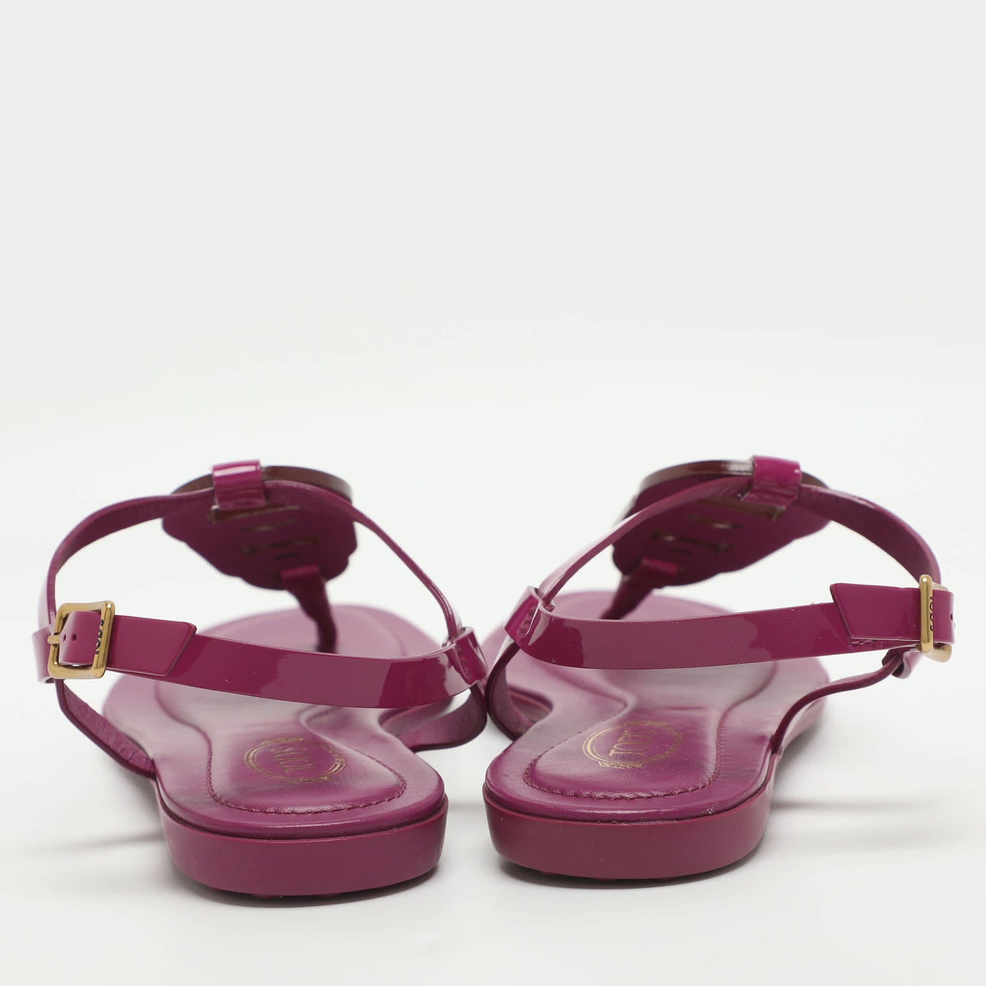 Tod's Size 37 Fuchsia Patent Leather Flat Sandals