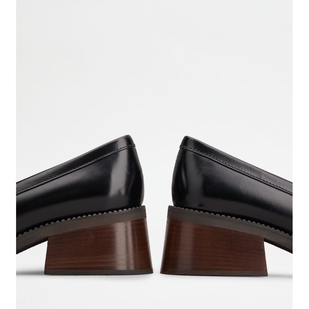 Tod's Tods Heeled Loafers In Leather Black Womens
