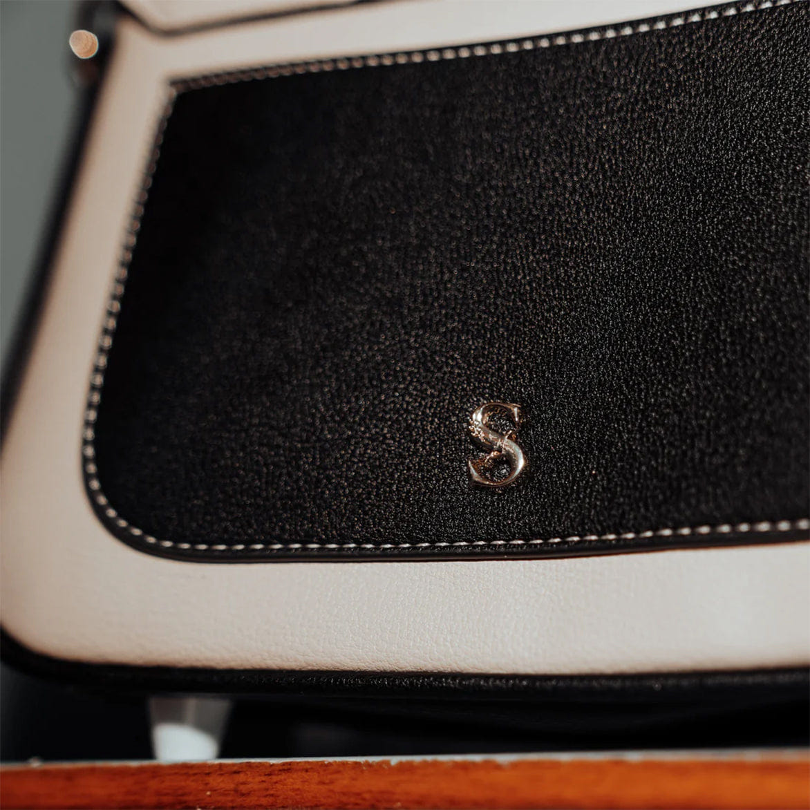 Stavelo THE PITCH BAG - BLACK / CREAM