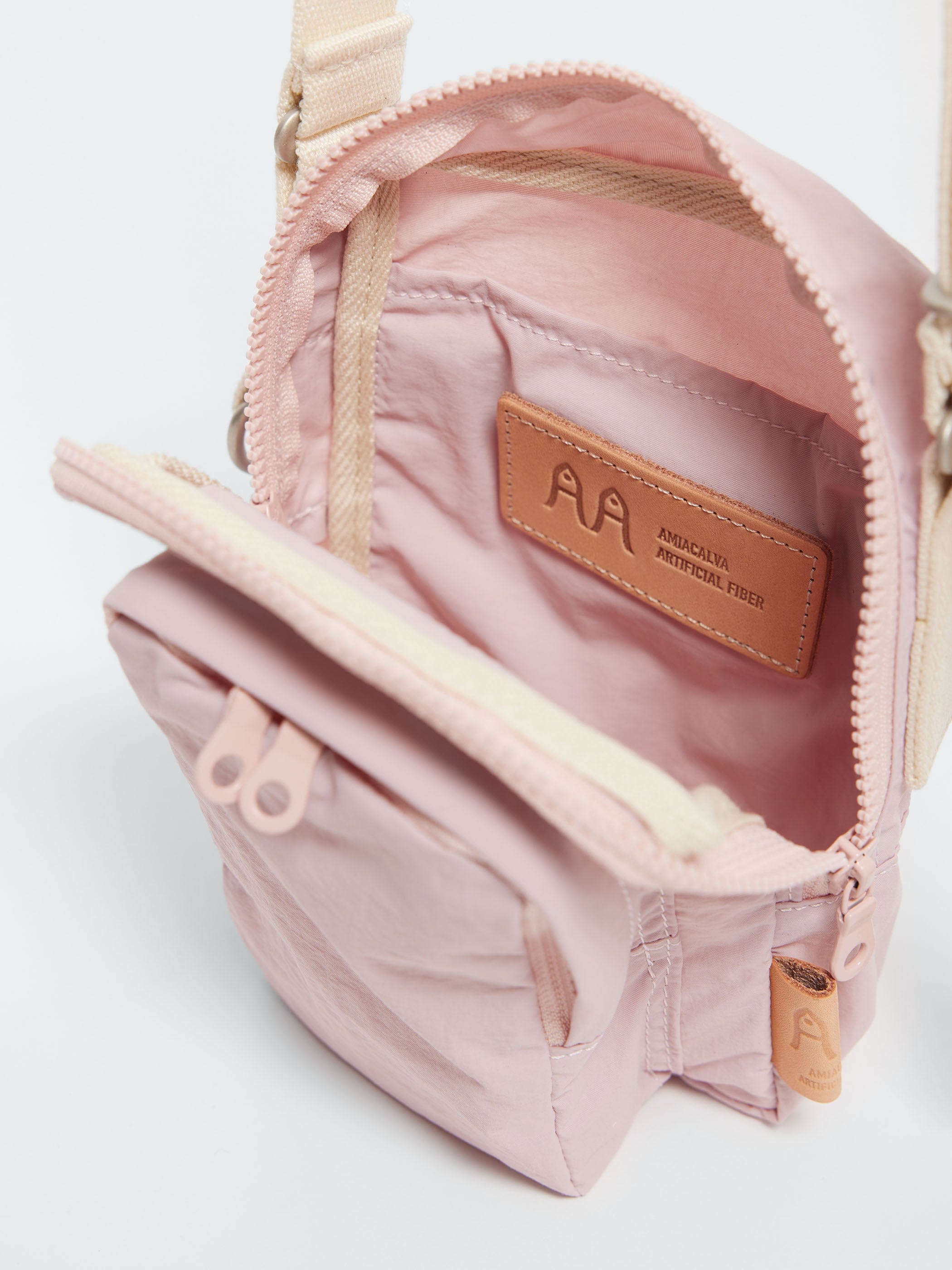 Amiacalva Shrink Nylon Pochette