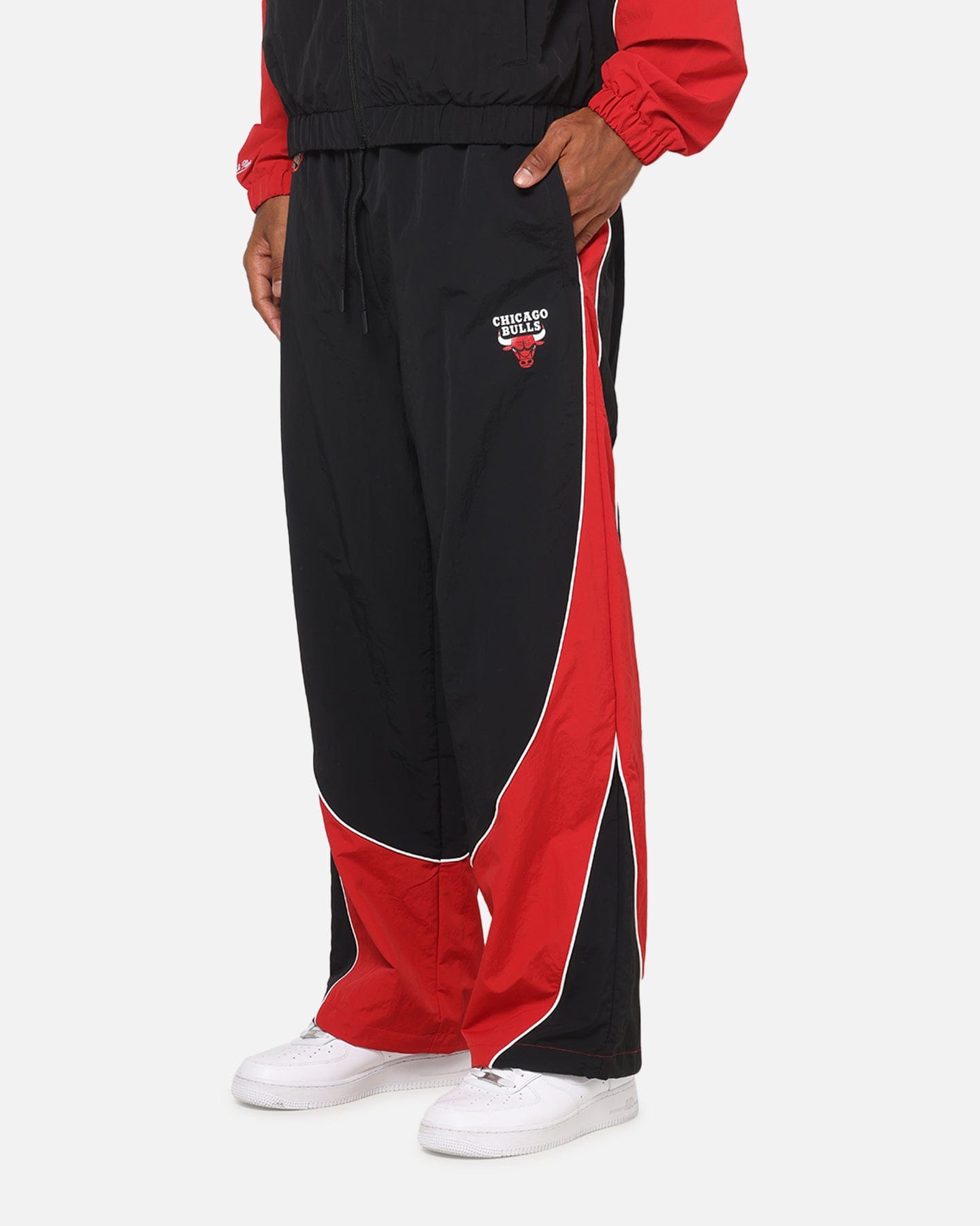 Mitchell & NESS Chicago Bulls Nylon Tracksuit Pants Black/Red