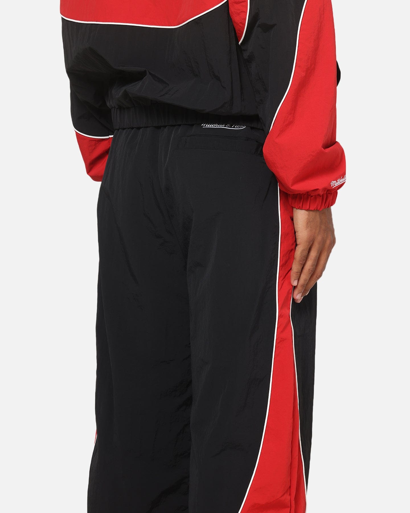 Mitchell & NESS Chicago Bulls Nylon Tracksuit Pants Black/Red