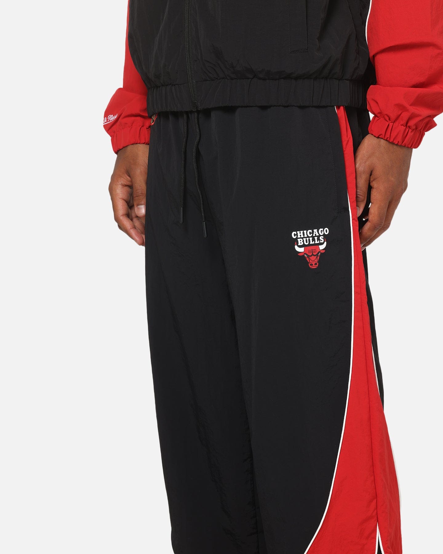 Mitchell & NESS Chicago Bulls Nylon Tracksuit Pants Black/Red