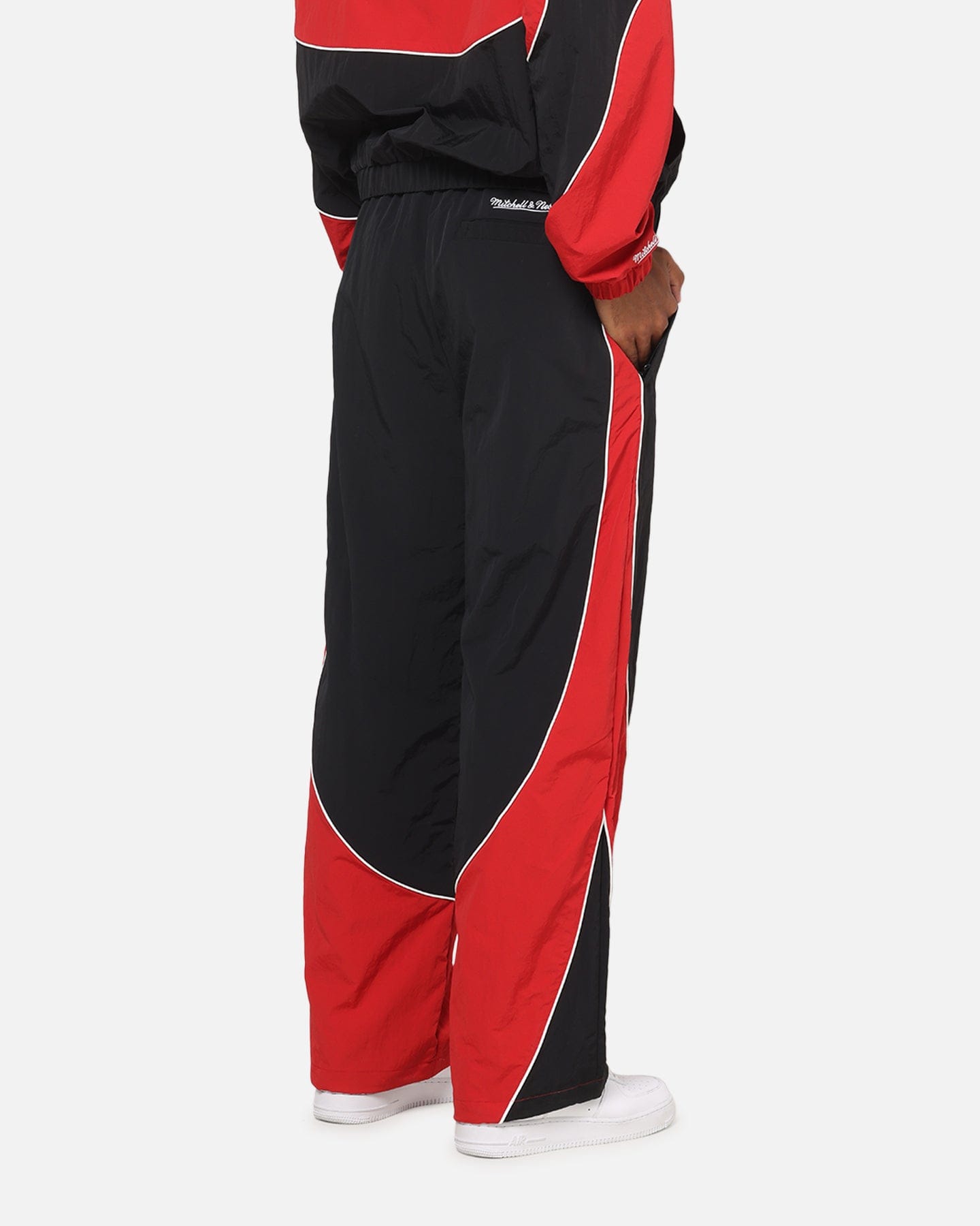 Mitchell & NESS Chicago Bulls Nylon Tracksuit Pants Black/Red