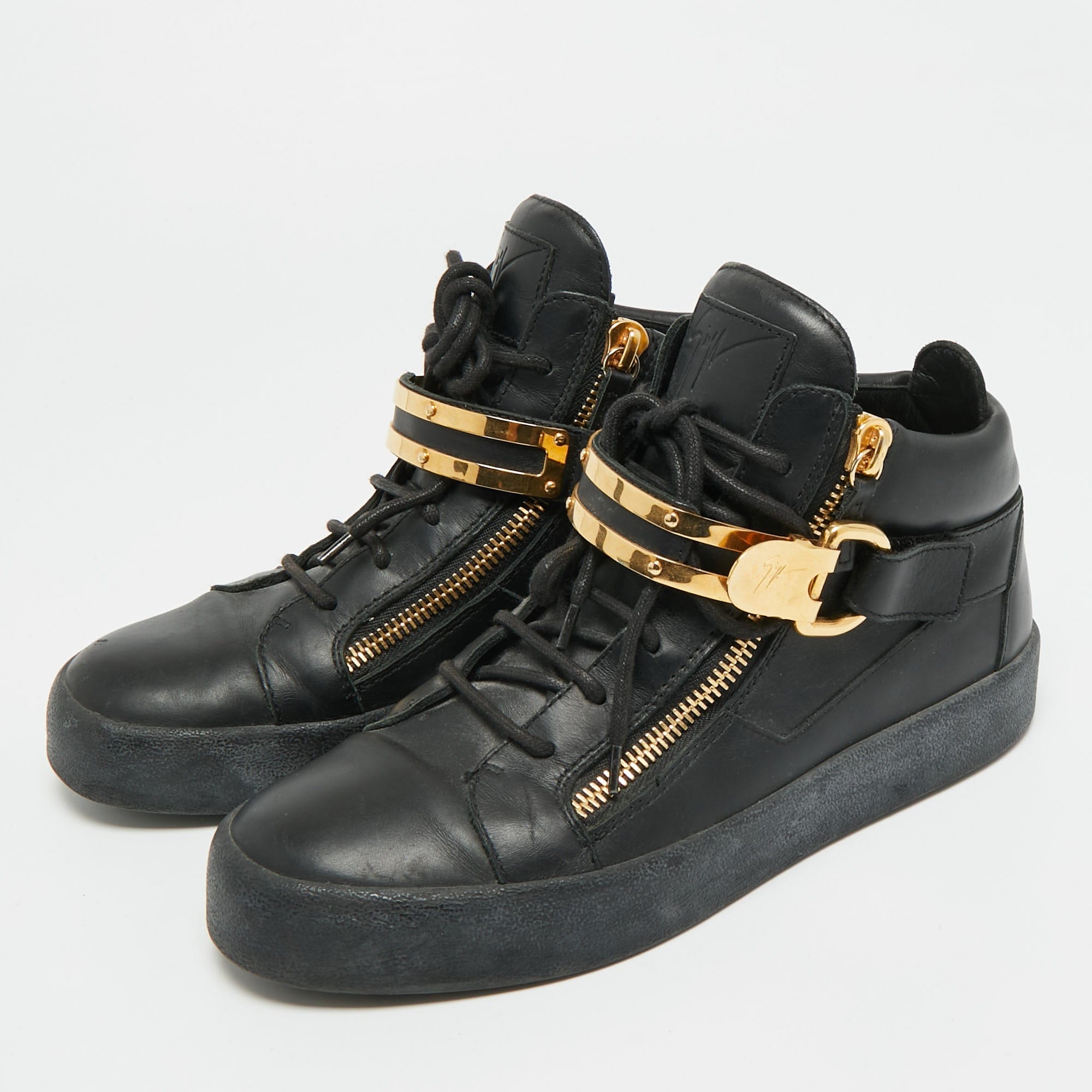 Giuseppe Zanotti Coby