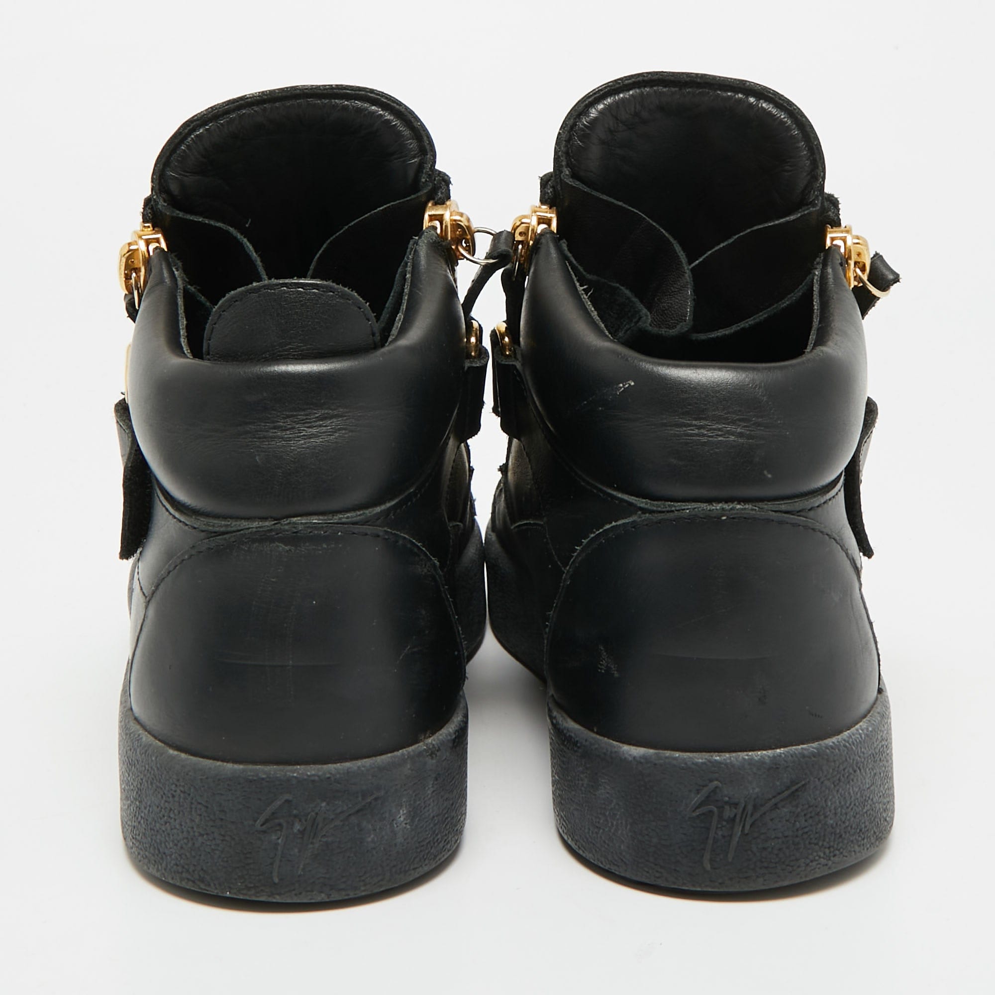 Giuseppe Zanotti Coby
