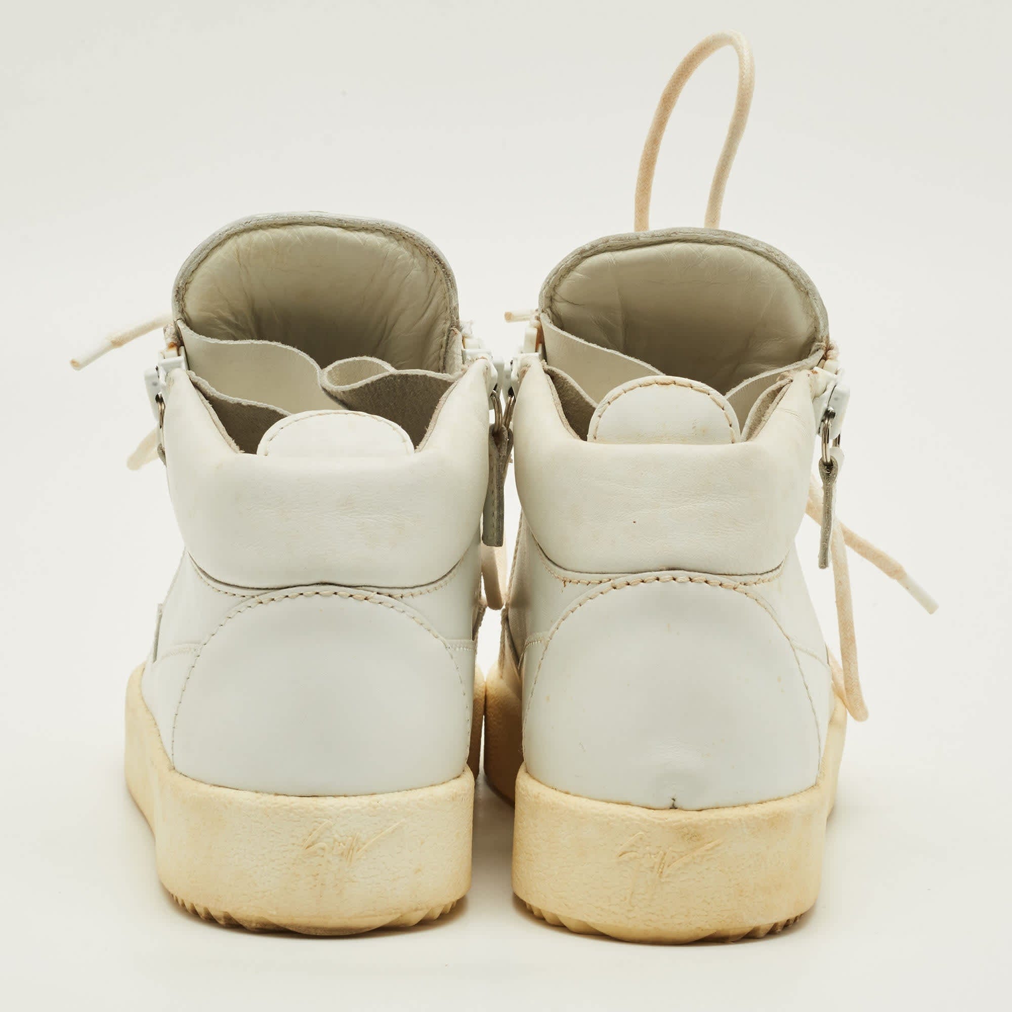 Giuseppe Zanotti Kriss