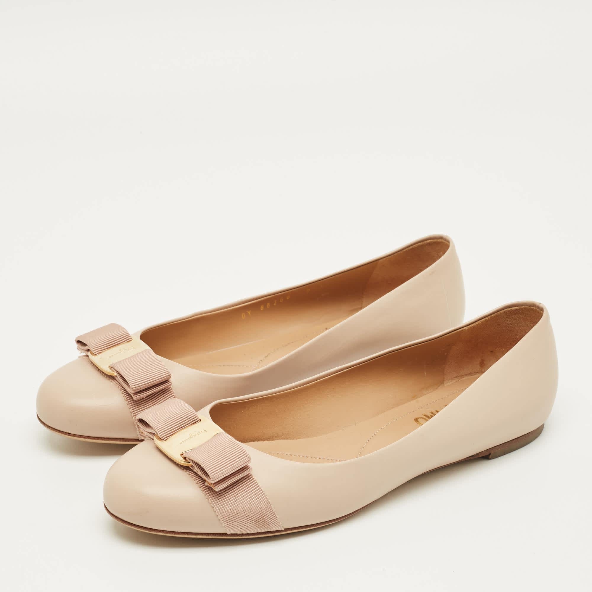Salvatore Ferragamo Beige Leather Vara Bow Ballet Flats