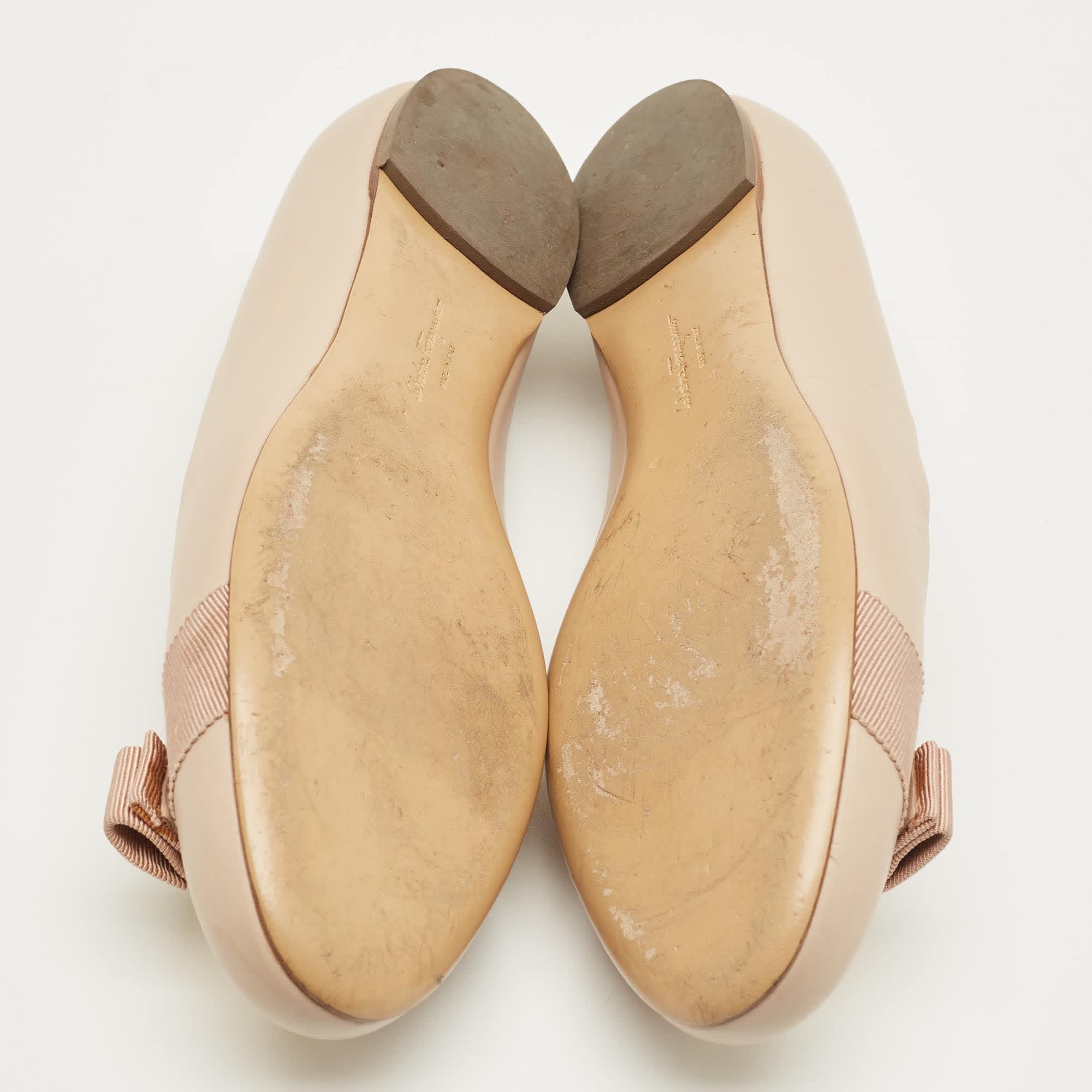 Salvatore Ferragamo Beige Leather Vara Bow Ballet Flats