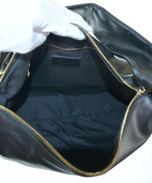 NOVIA Shoulder bags