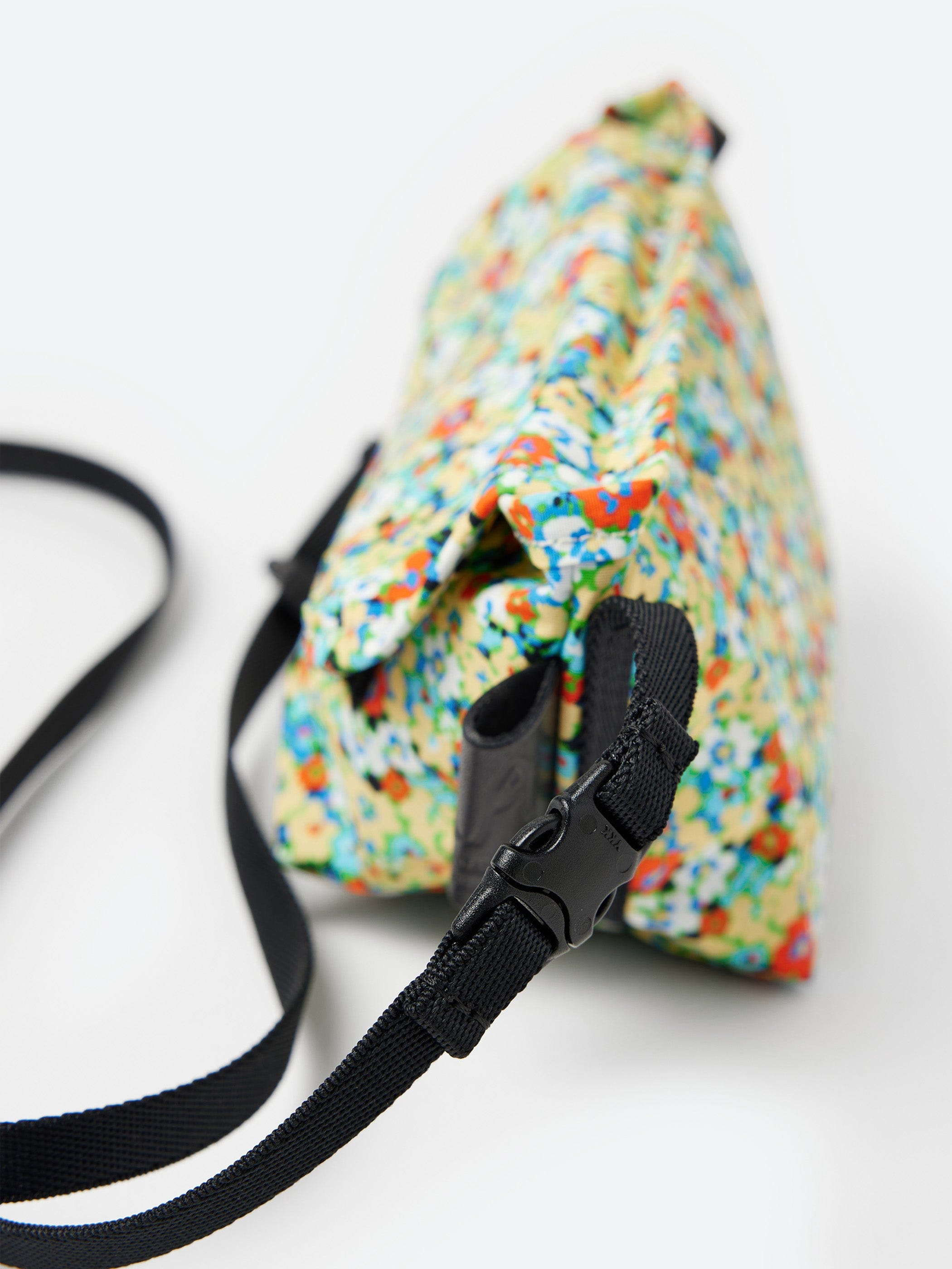 Amiacalva Nylon Portable Messenger