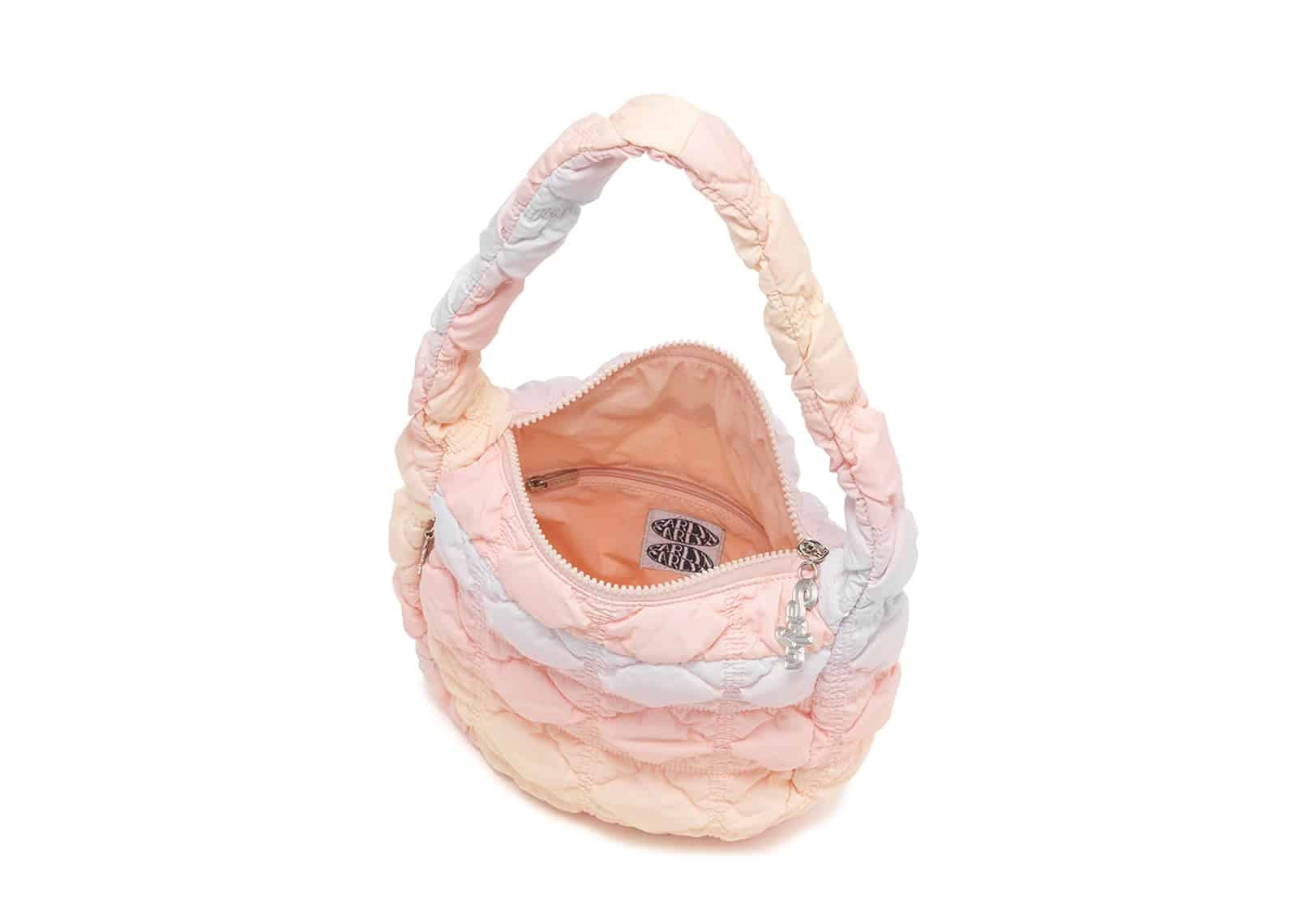 Carlyn Soft Cotton Candy M Bag Pastel Pink H73116030