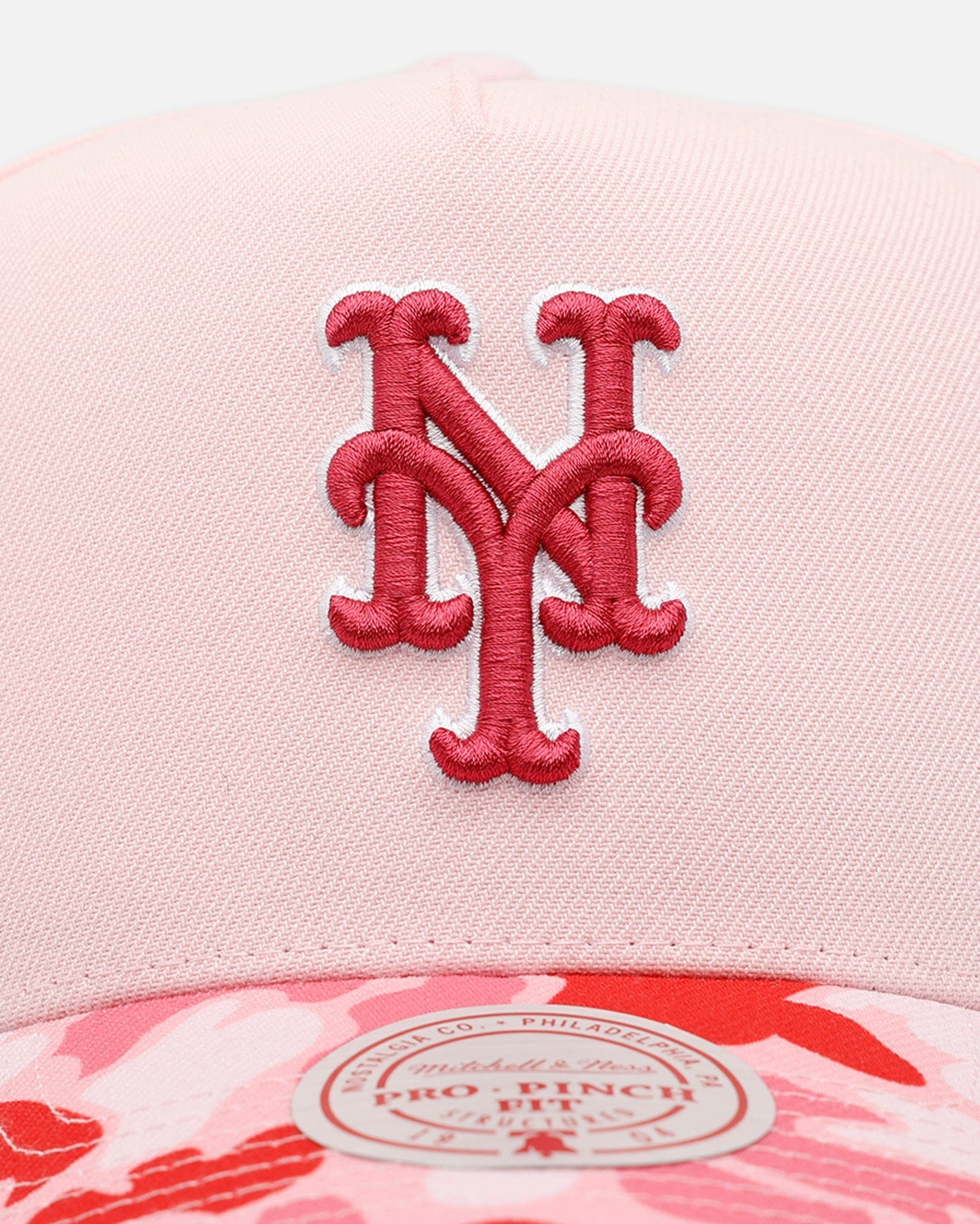 Mitchell & NESS New York Mets Pink Camo Pro Pinch Snapback Pink