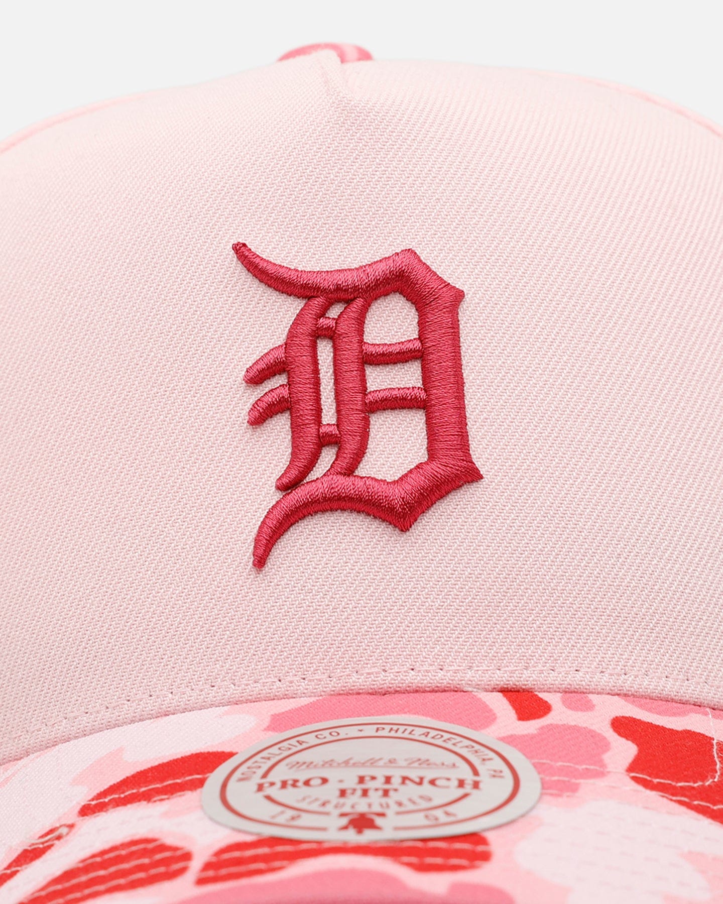 Mitchell & NESS Detroit Tigers Pink Camo Pro Pinch Snapback Pink