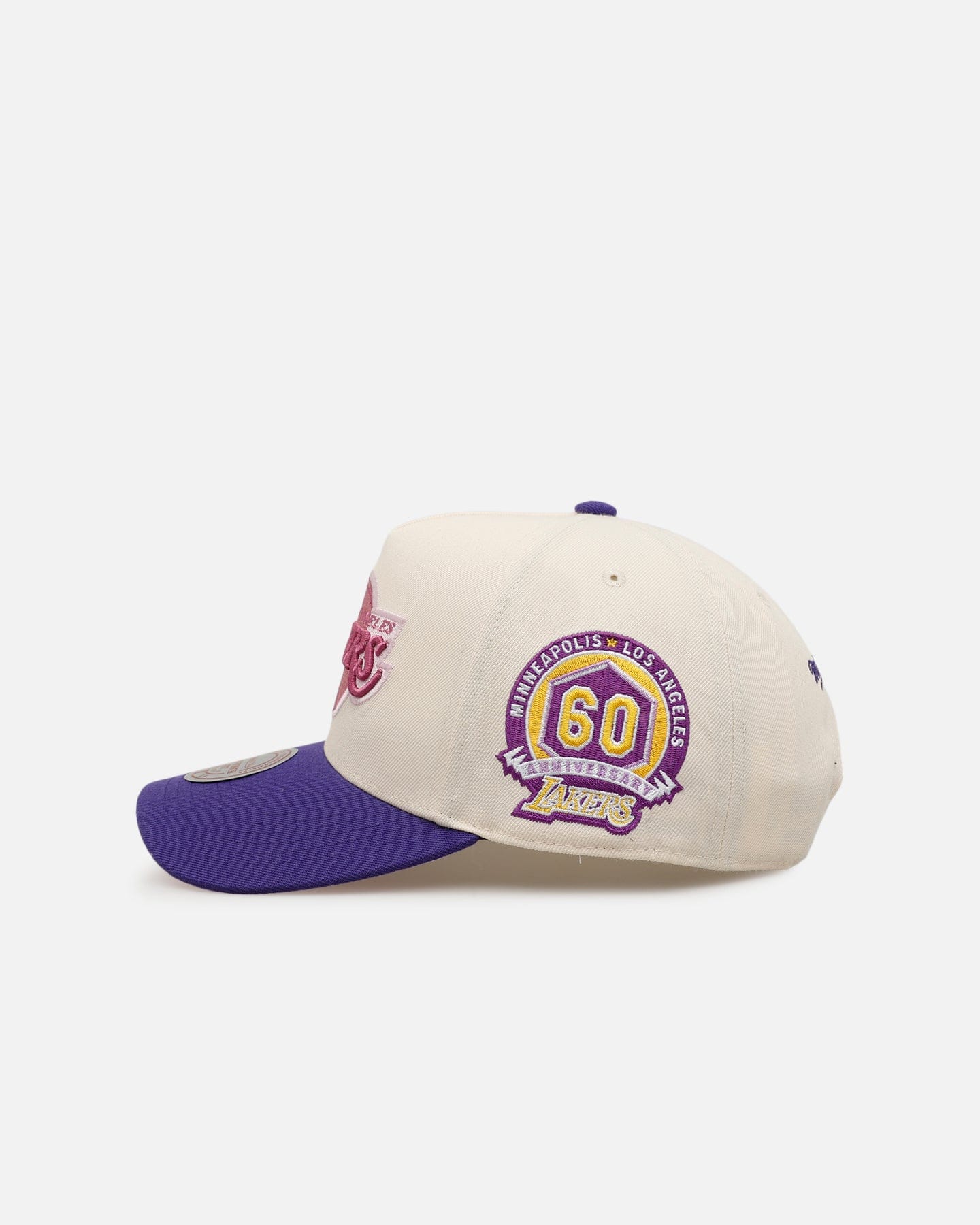 Mitchell & NESS Los Angeles Lakers Pink Team Logo Pro Pinch Snapback Off White