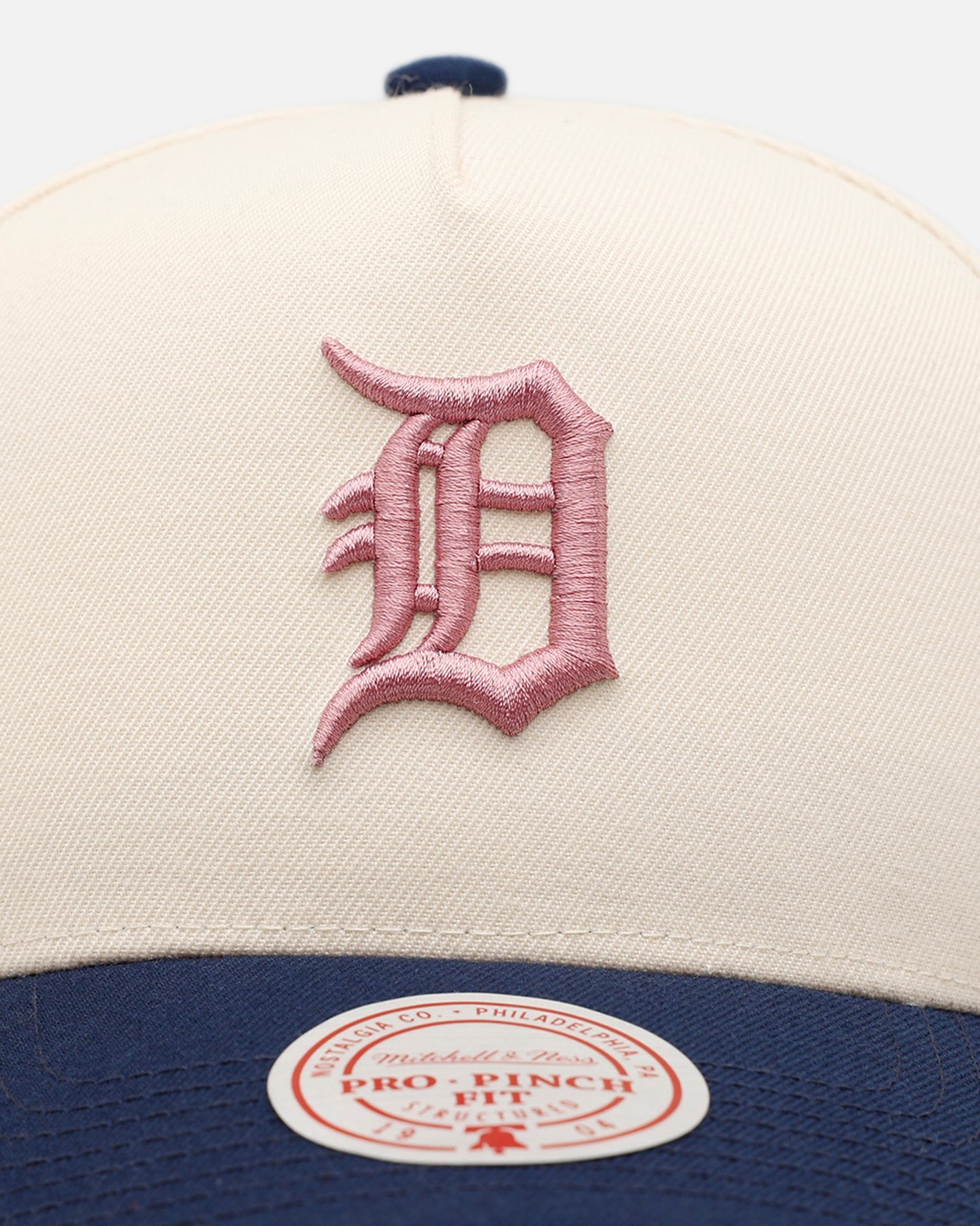 Mitchell & NESS Detroit Tigers Pink Team Logo Pro Pinch Snapback Off White