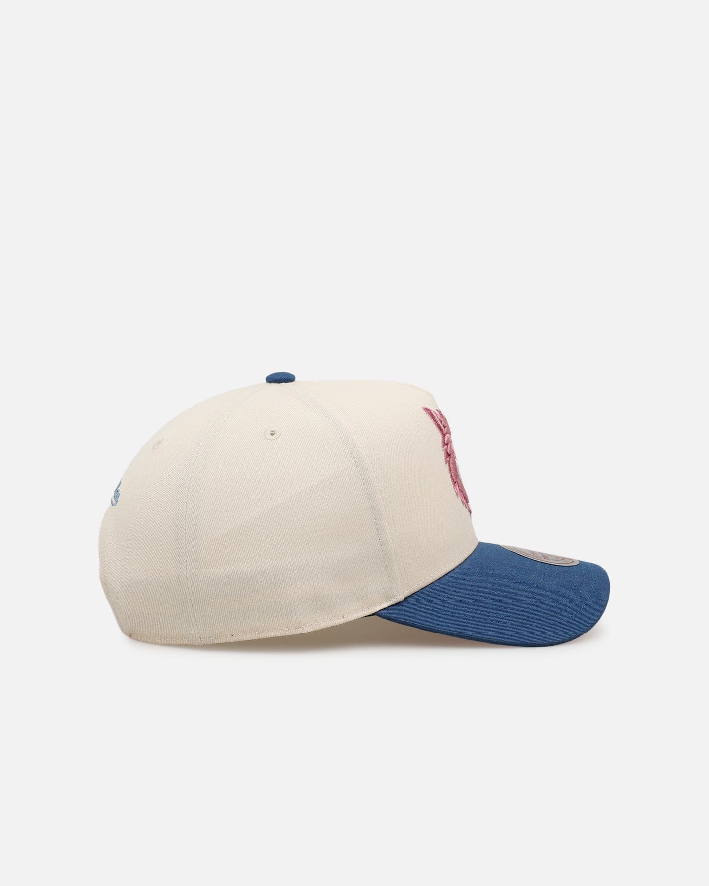 Mitchell & NESS Minnesota Timberwolves Pink Team Logo Pro Pinch Snapback Off White