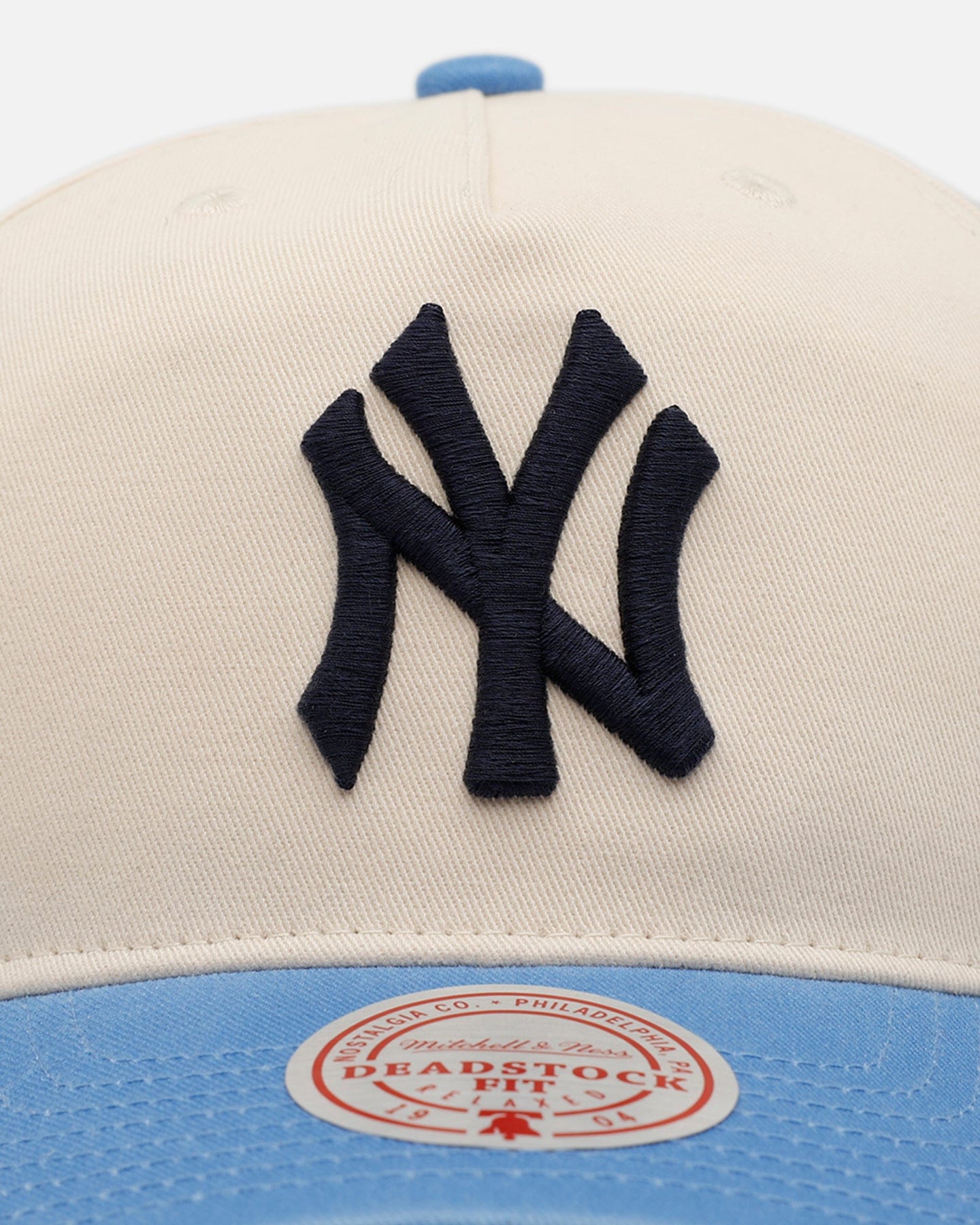 Mitchell & NESS New York Yankees Washed Cotton Deadstock Snapback Off White