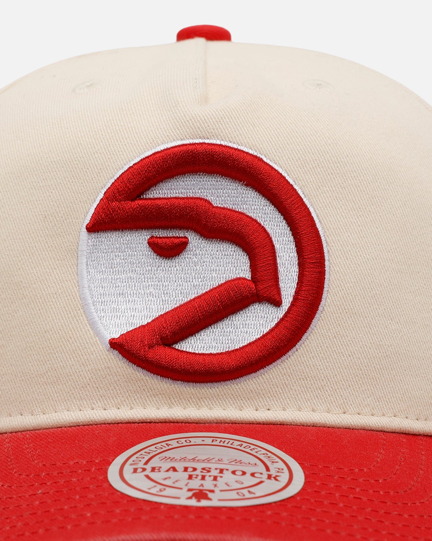 Mitchell & NESS Atlanta Hawks Washed Cotton Deadstock Snapback Off White