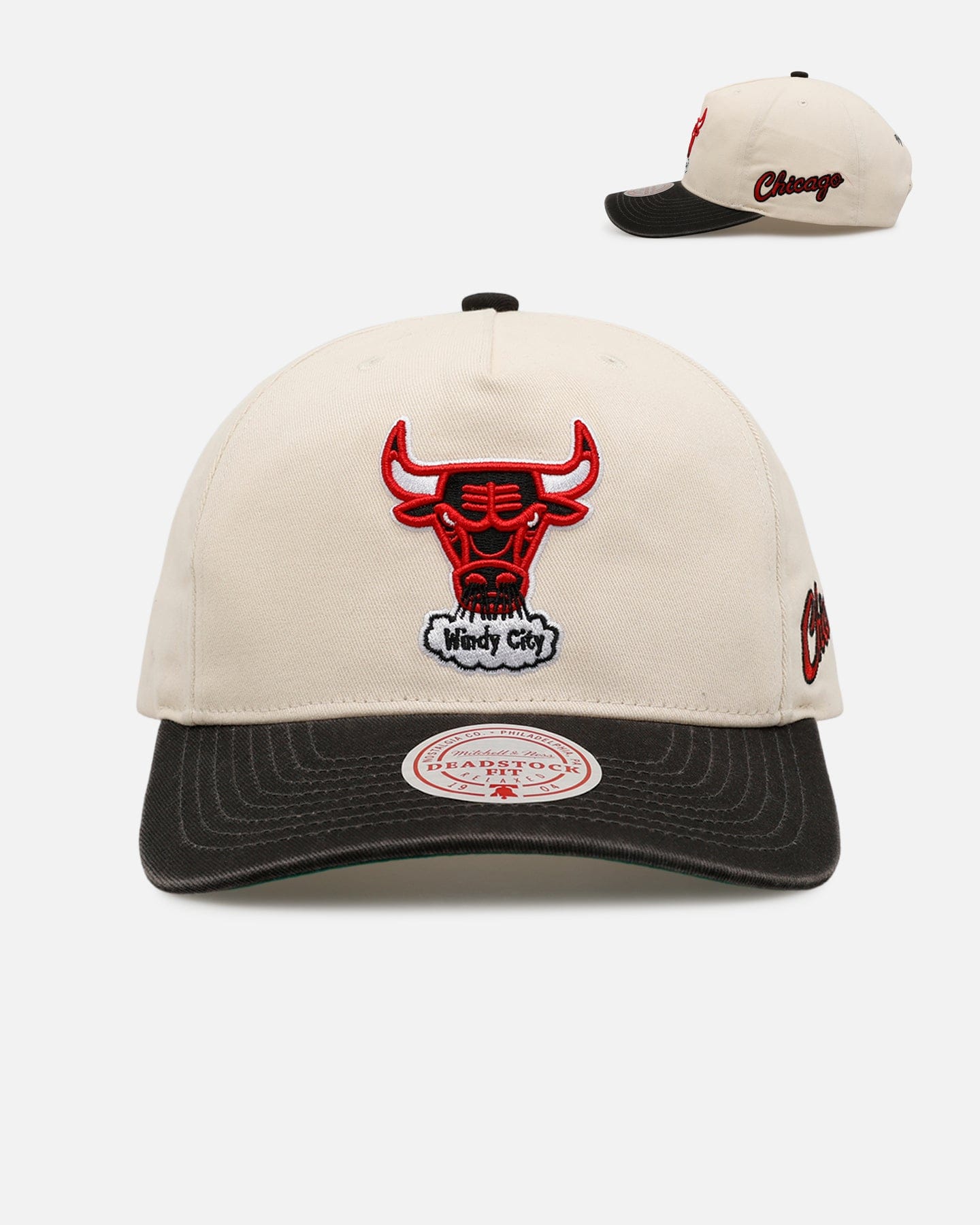 Mitchell & NESS Chicago Bulls Washed Cotton Deadstock Snapback Off White