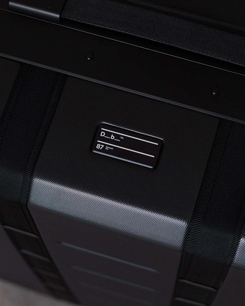 D_b_ Ramverk Pro Check - in Luggage - Black Out