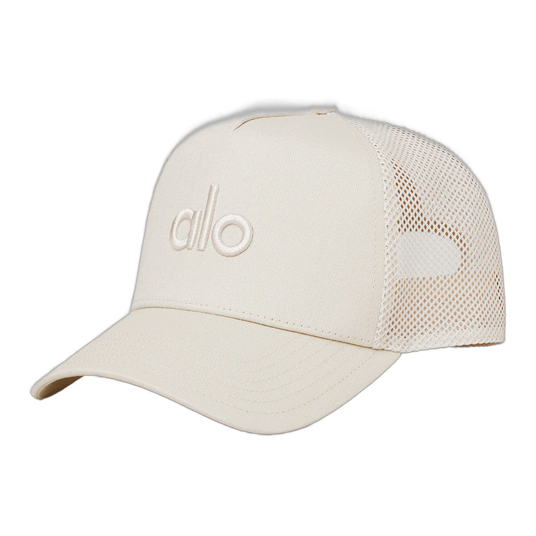 ALO Yoga alo District Trucker Hat - Bone