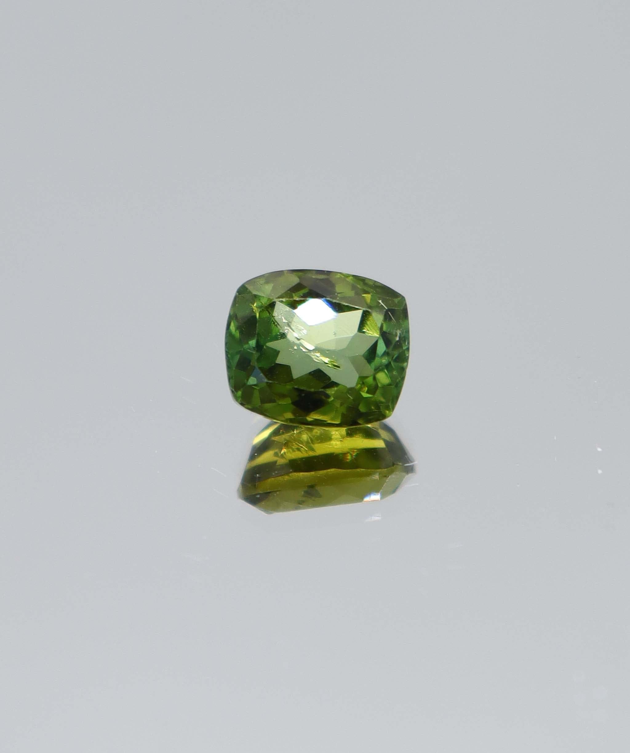 Luxury Promise 2.55ct Peridot Cushion DXBCS6005