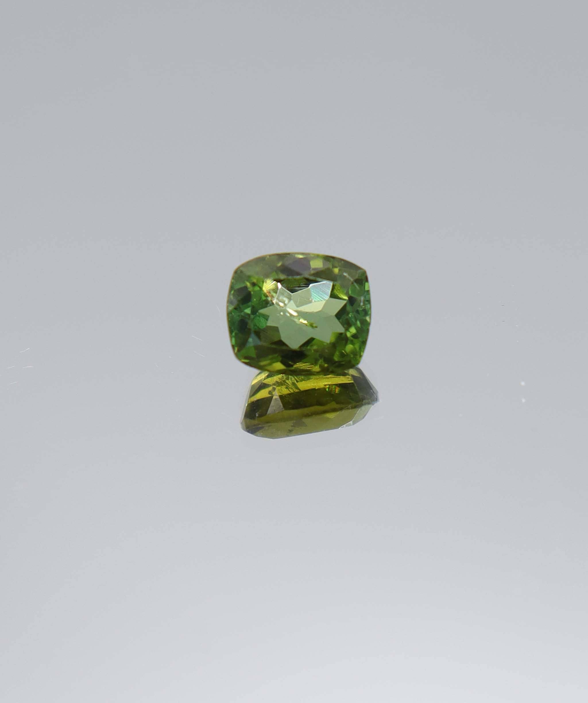Luxury Promise 2.55ct Peridot Cushion DXBCS6005