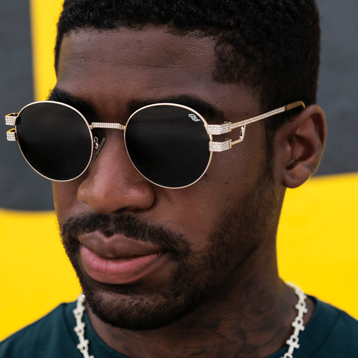 GLD PROMO Miami Avenue Sunglasses in Yellow Gold with Sunglass Chain